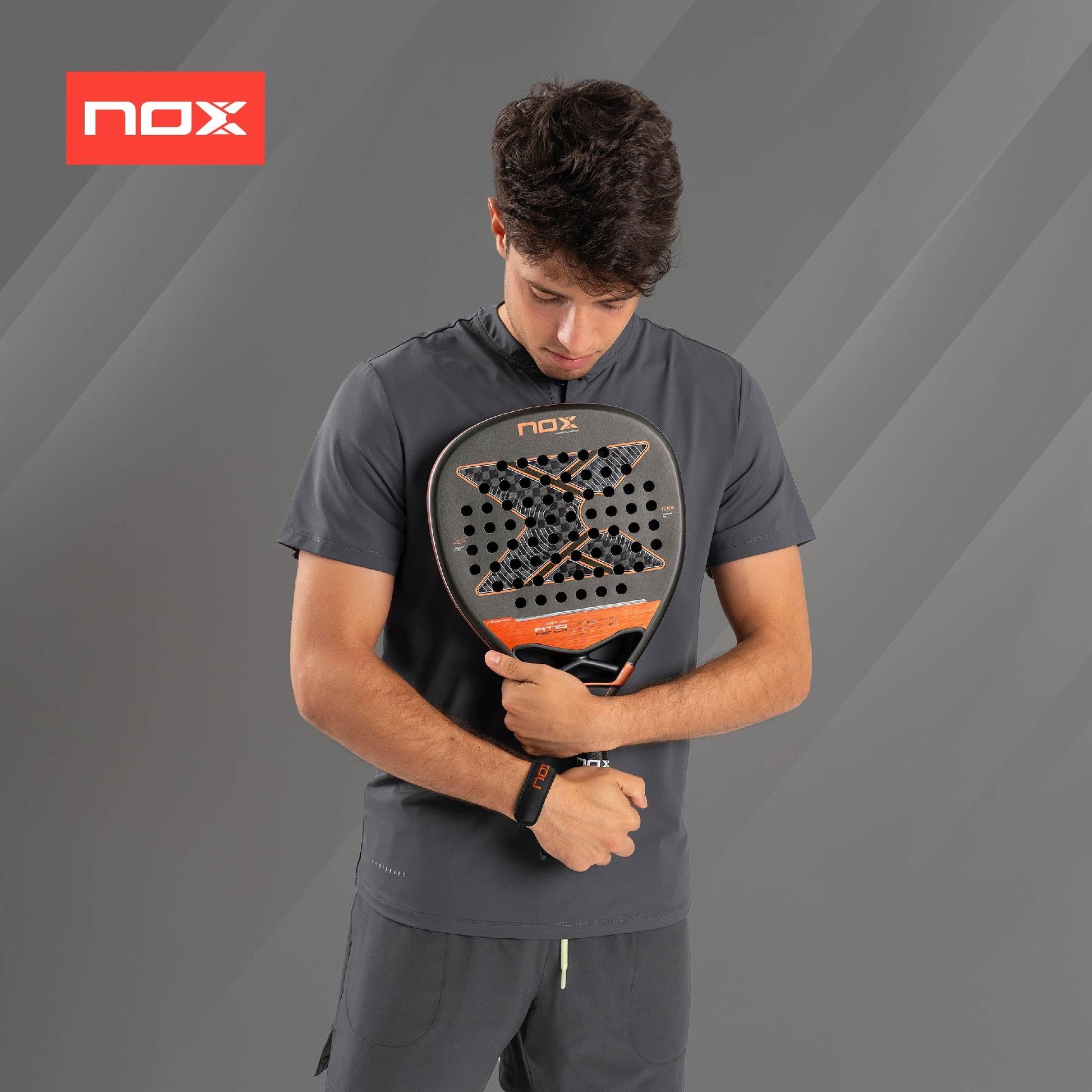 Pala Padel NOX AT10 Genius Attack 12K Agustin Tapia Confortable y Fiable