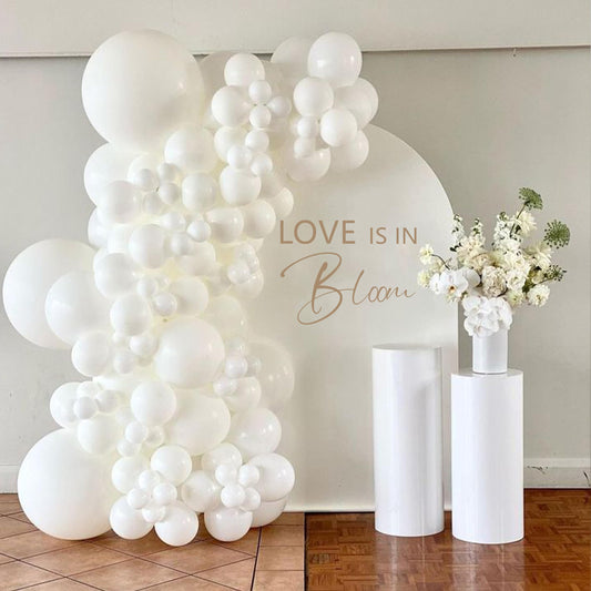 Calcomanía de pared Love is in Bloom – Fondo de despedida de soltera, despedida de soltera, compromiso, suministros de fiesta de San Valentín, decoración de fiesta de boda con suministros de fiesta café (calcomanía Love is in Bloom)