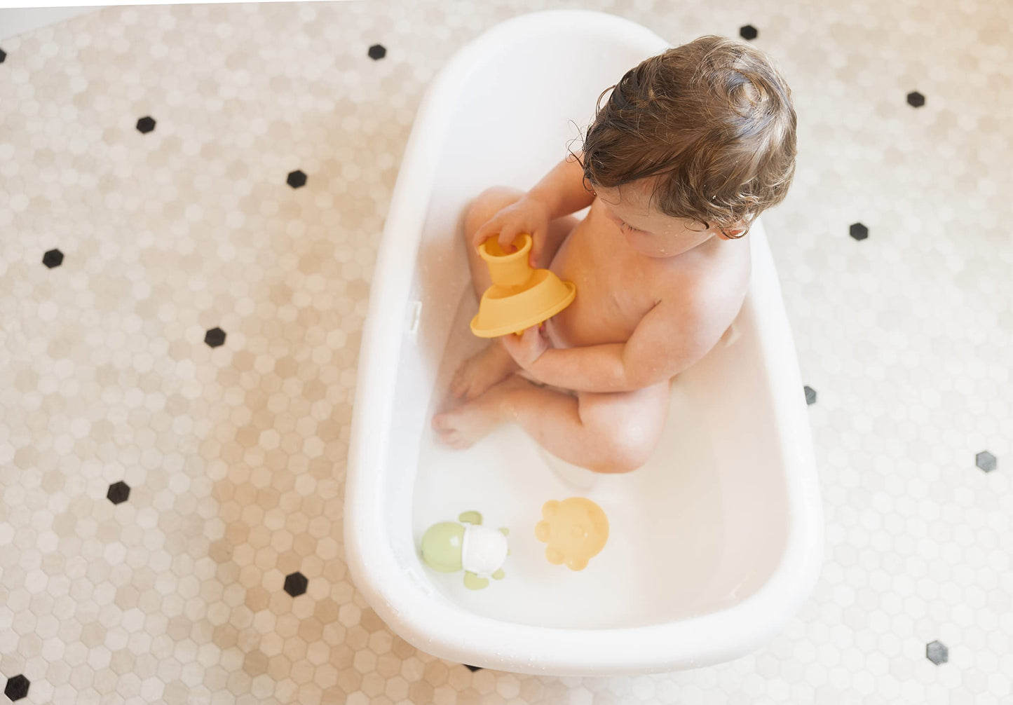 Regalo Baby Basics - tina 3 en 1 Grow with Me, marca galardonada, ajustable a medida que tu bebé crece, incluye correa de malla de aire acolchada de espuma, gancho de secado