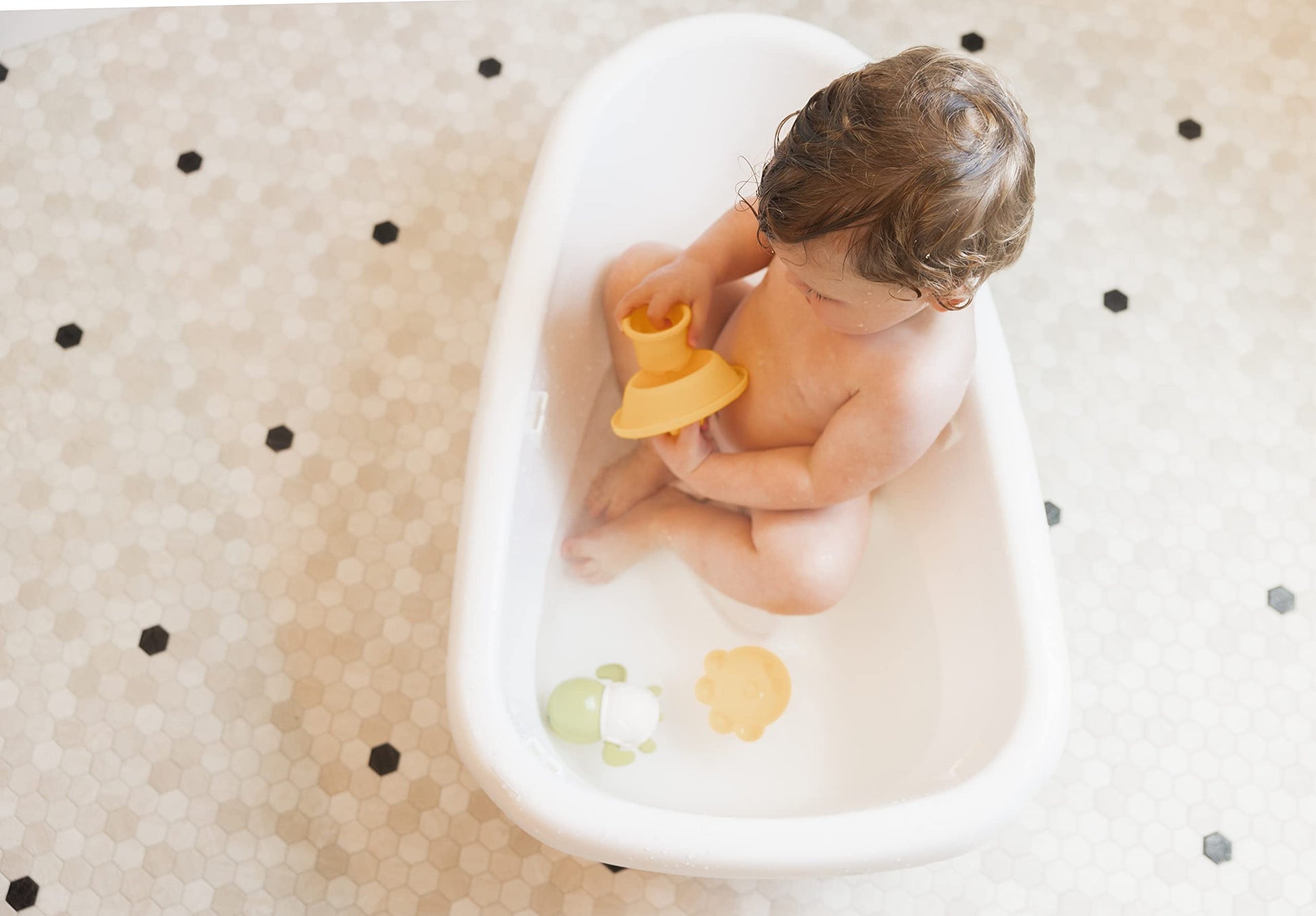 Regalo Baby Basics - tina 3 en 1 Grow with Me, marca galardonada, ajustable a medida que tu bebé crece, incluye correa de malla de aire acolchada de espuma, gancho de secado
