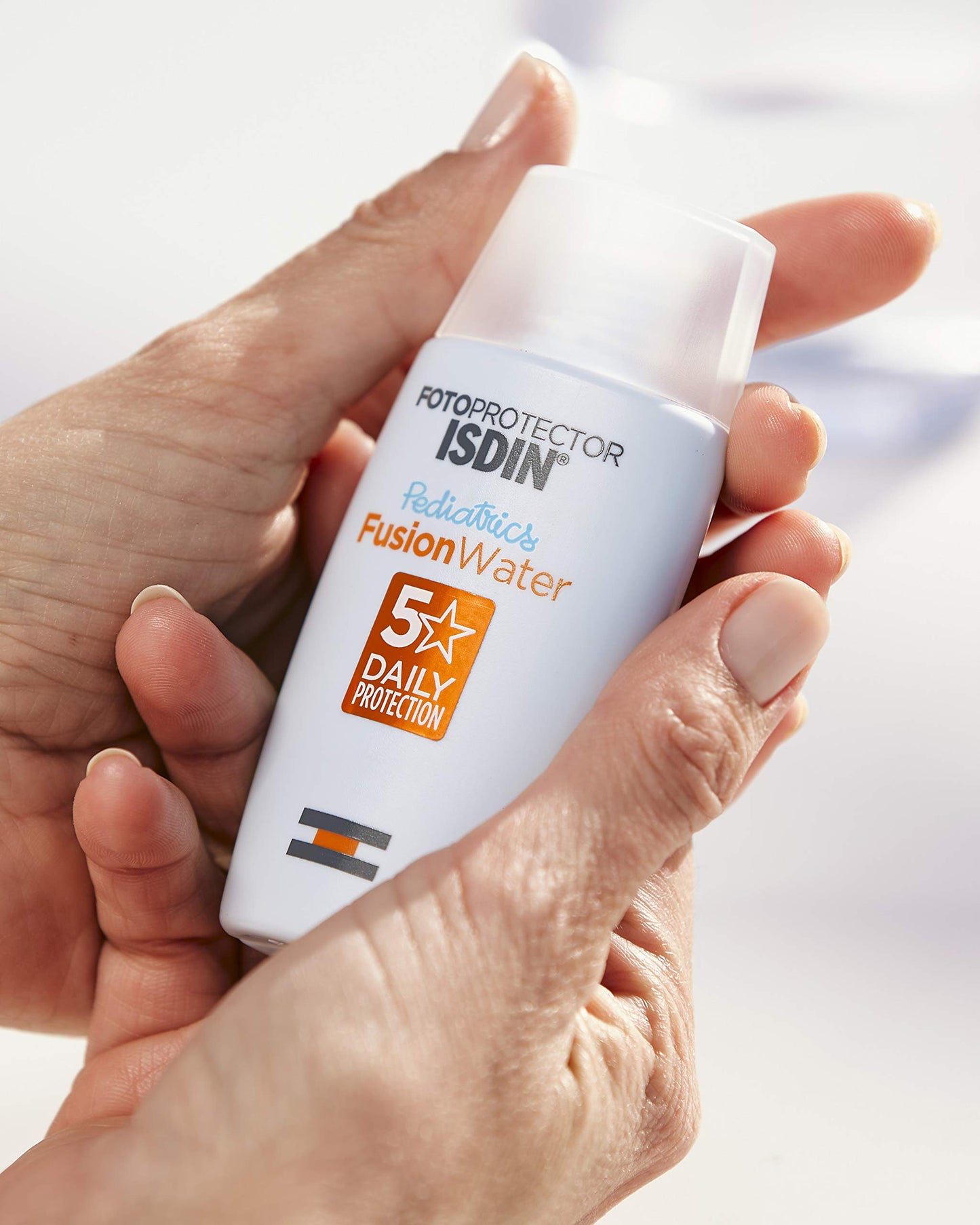ISDIN fotoprotector fusion water pediatrics spf 50, protector solar facial para ninos, textura ultraligera, no irrita los ojos, 50ml