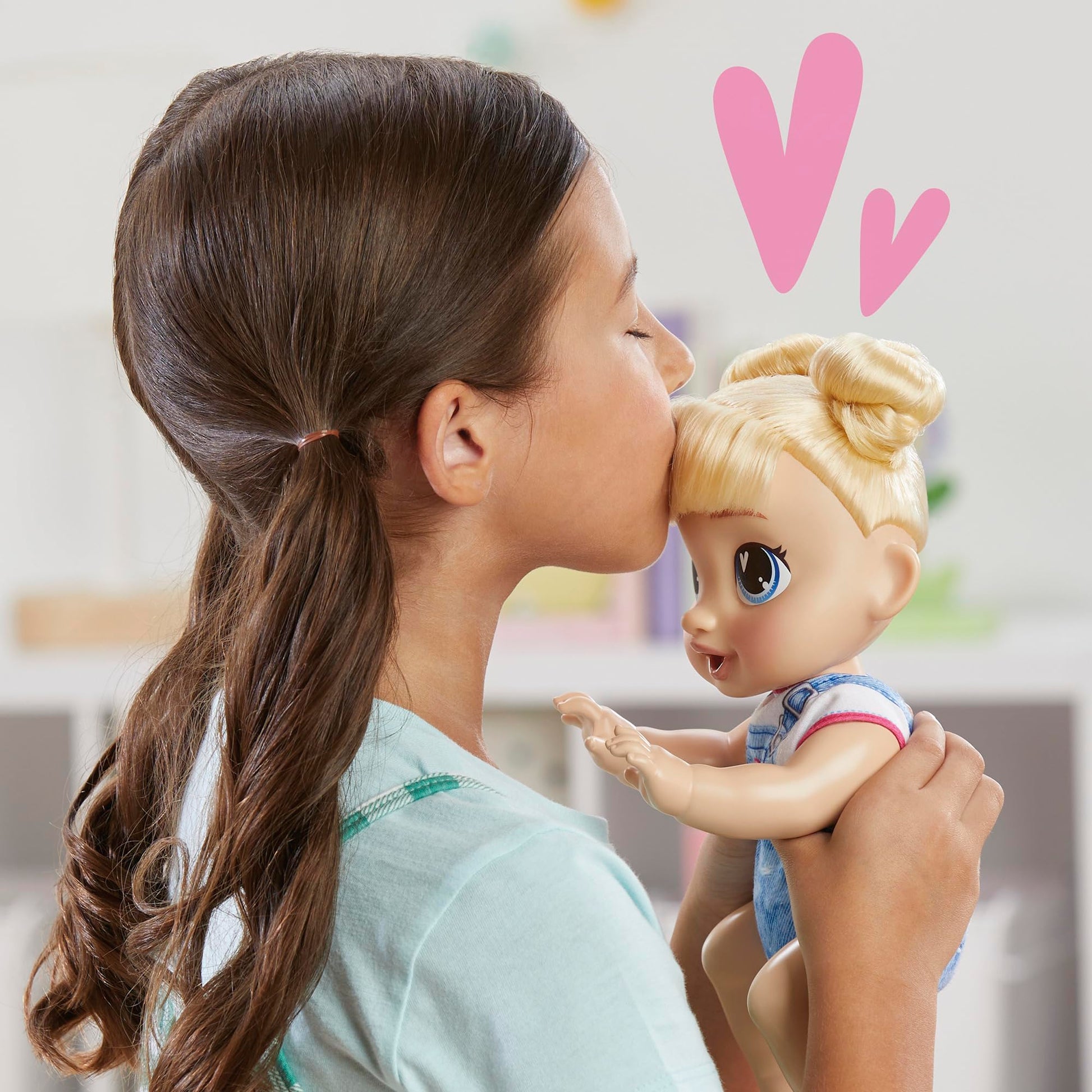 Baby Alive, Harper Hugs Gatea y Juega, Set de muñeca electrónica, más de 40 Sonidos, Pelo Rubio, Juguetes para niños y niñas de 27 cm, +3 años,