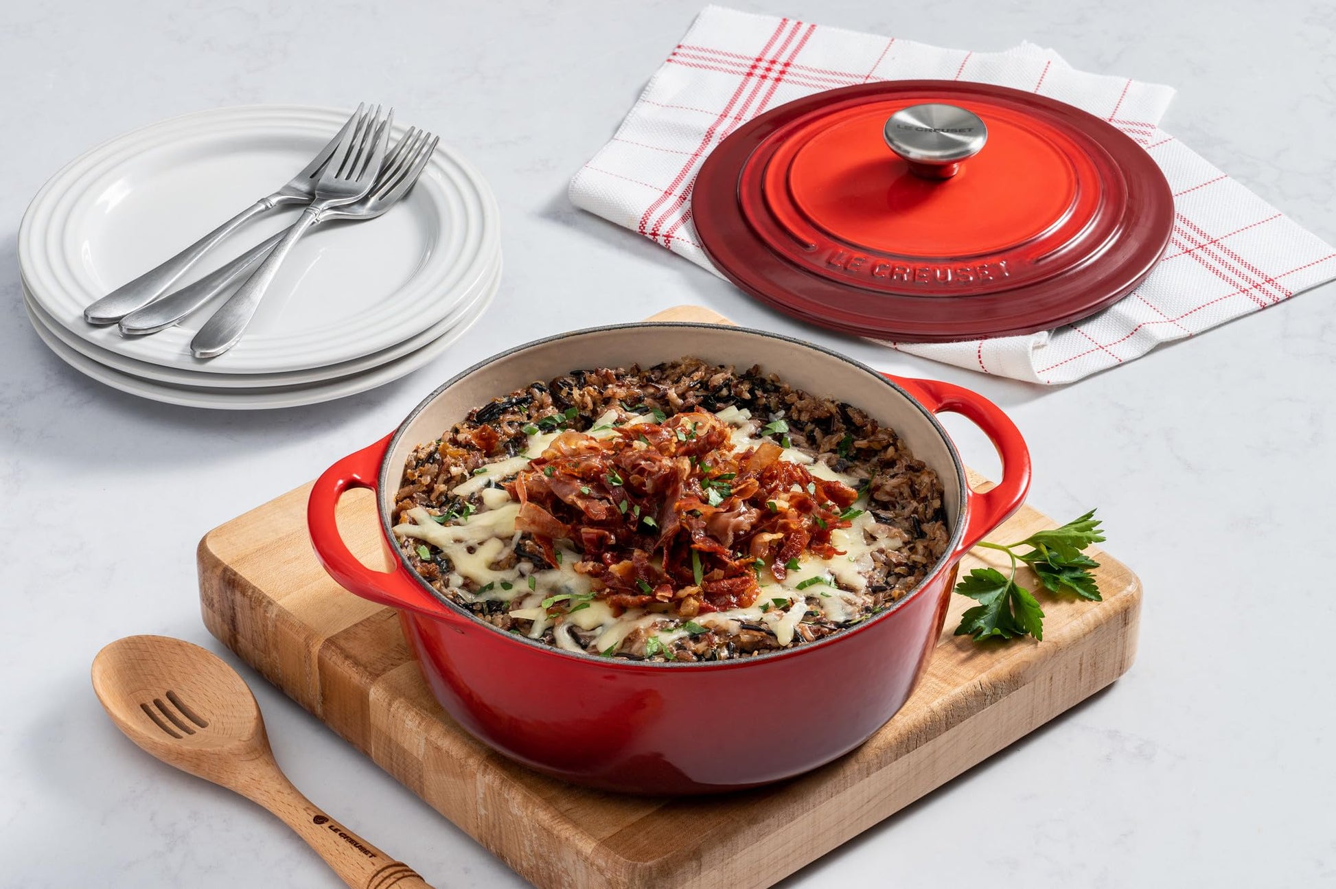 Le Creuset Horno redondo poco profundo de hierro fundido esmaltado, 2.75 cuartos de galón, blanco