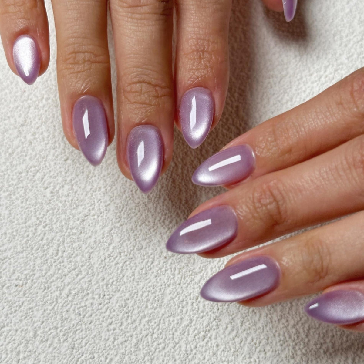 SXVME Uñas Postizas Lilas, Uñas Postizas De Ojo De Gato Morado Claro, Uñas Postizas Cortas Con Brillantina, Uñas Postizas Acrílicas Gruesas, Uñas Postizas Brillantes Para Mujer (30 Unidades)