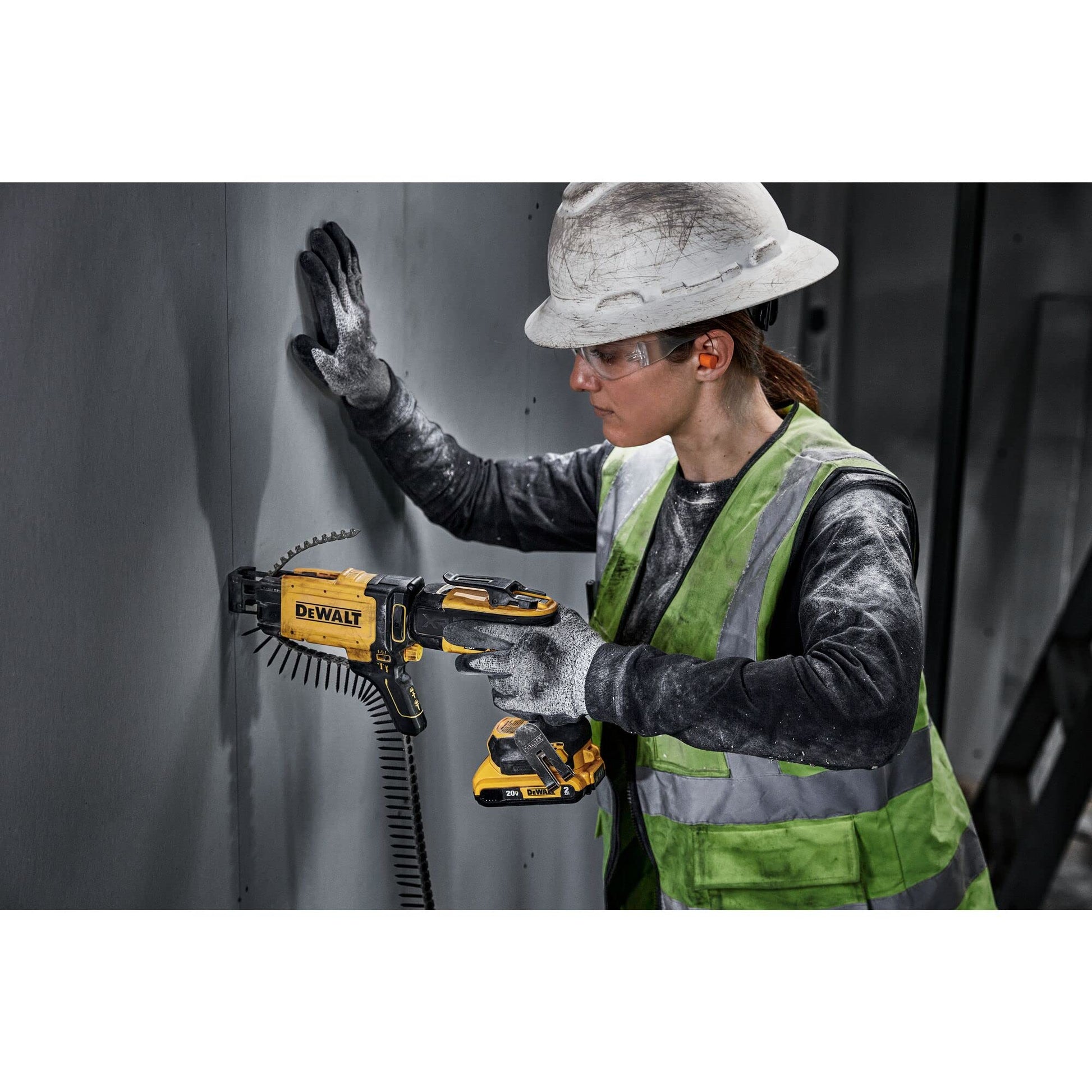 DEWALT - Destornillador para paneles de yeso máximo de 20 V con (2) baterías de 2 Ah y cargador (DCF630D2)