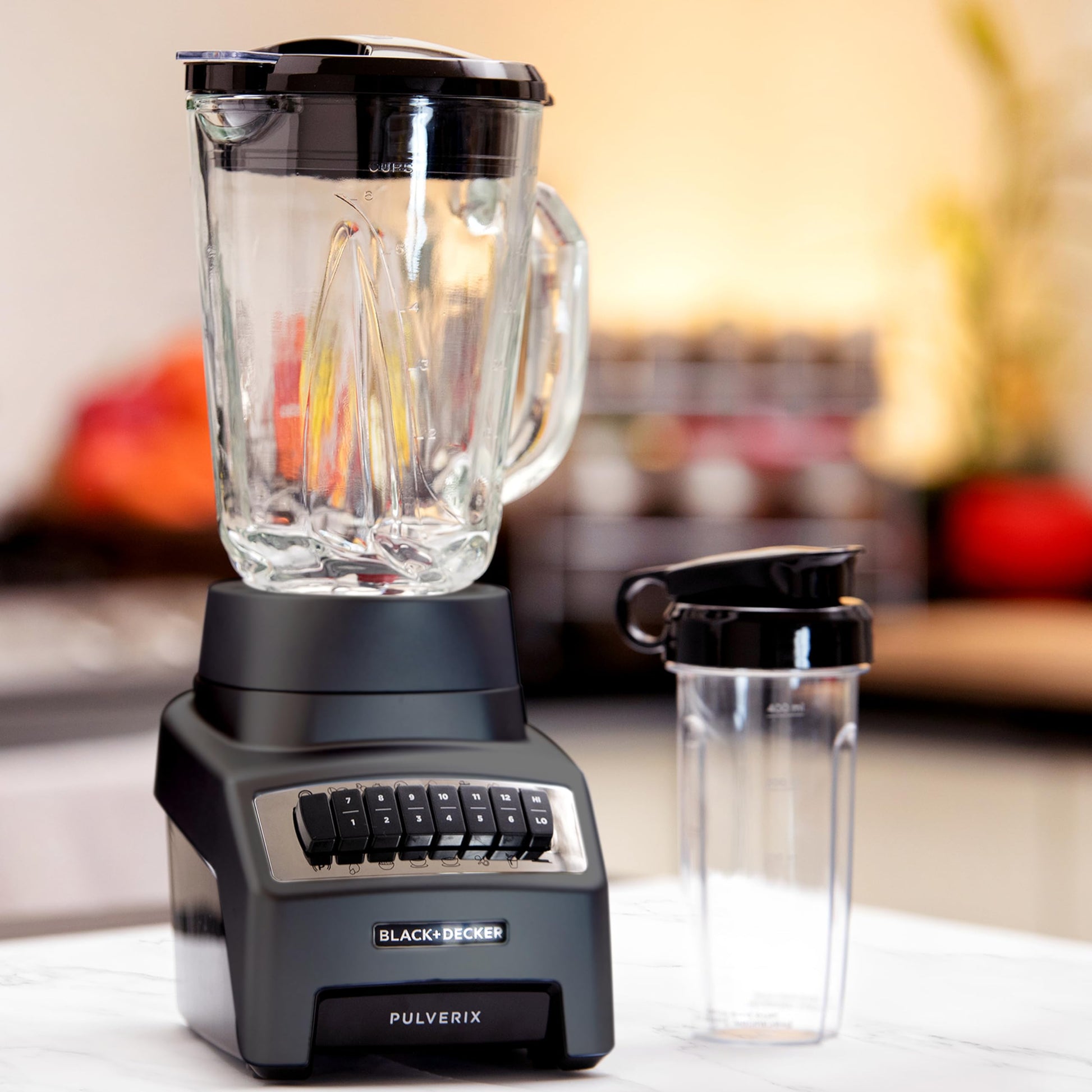 BLACK+DECKER Licuadora Pulverix, 12 Velocidades 6 Cuchillas Poderosas, Incluye Vaso Personal de Tritán de 500ml con Tapa, Jarra de Vidrio 1.5Lts, BL1140MB-MX