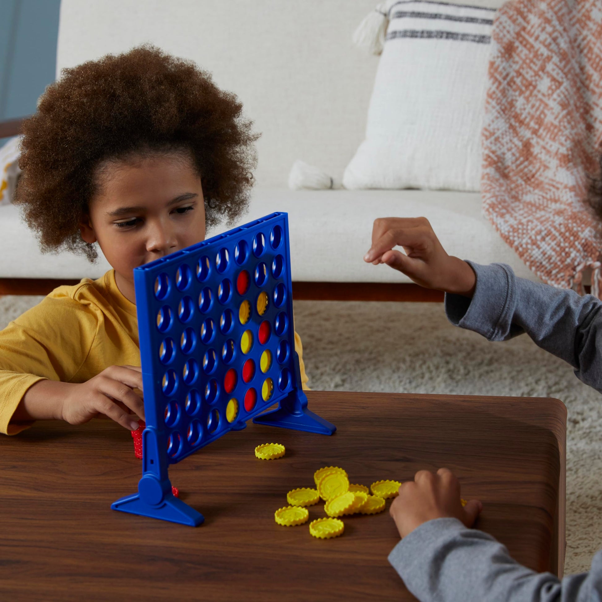 Hasbro Gaming, Connect 4 Clásico, Juego de Mesa, Incluye 1 Tablero,1 Rejilla y 42 Fichas e Instrucciones para Niños y Niñas de 6+ Años para 2 Jugadores