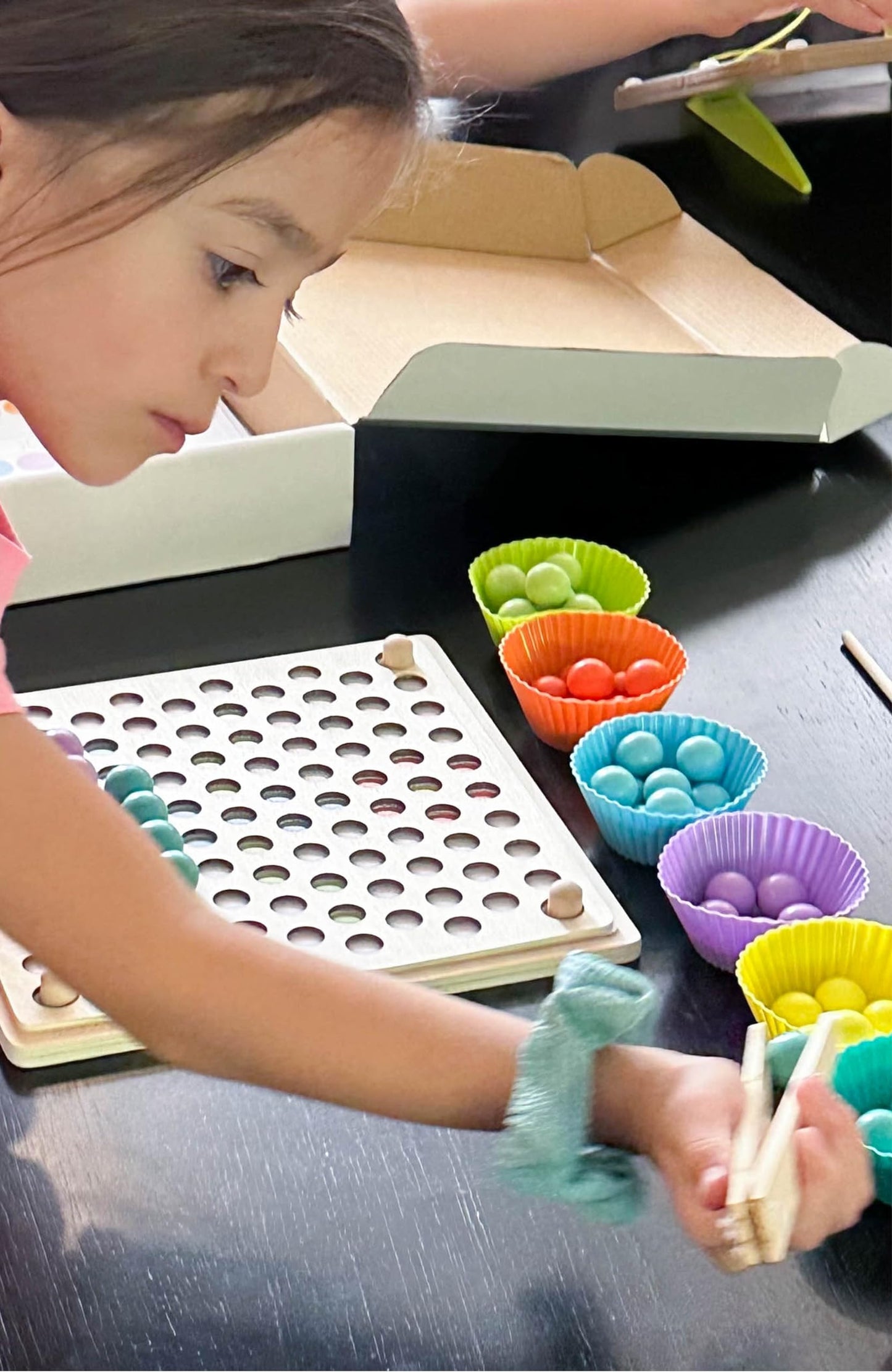 Juguete Montessori Time to Fiesta Figuras de Bolitas Colores