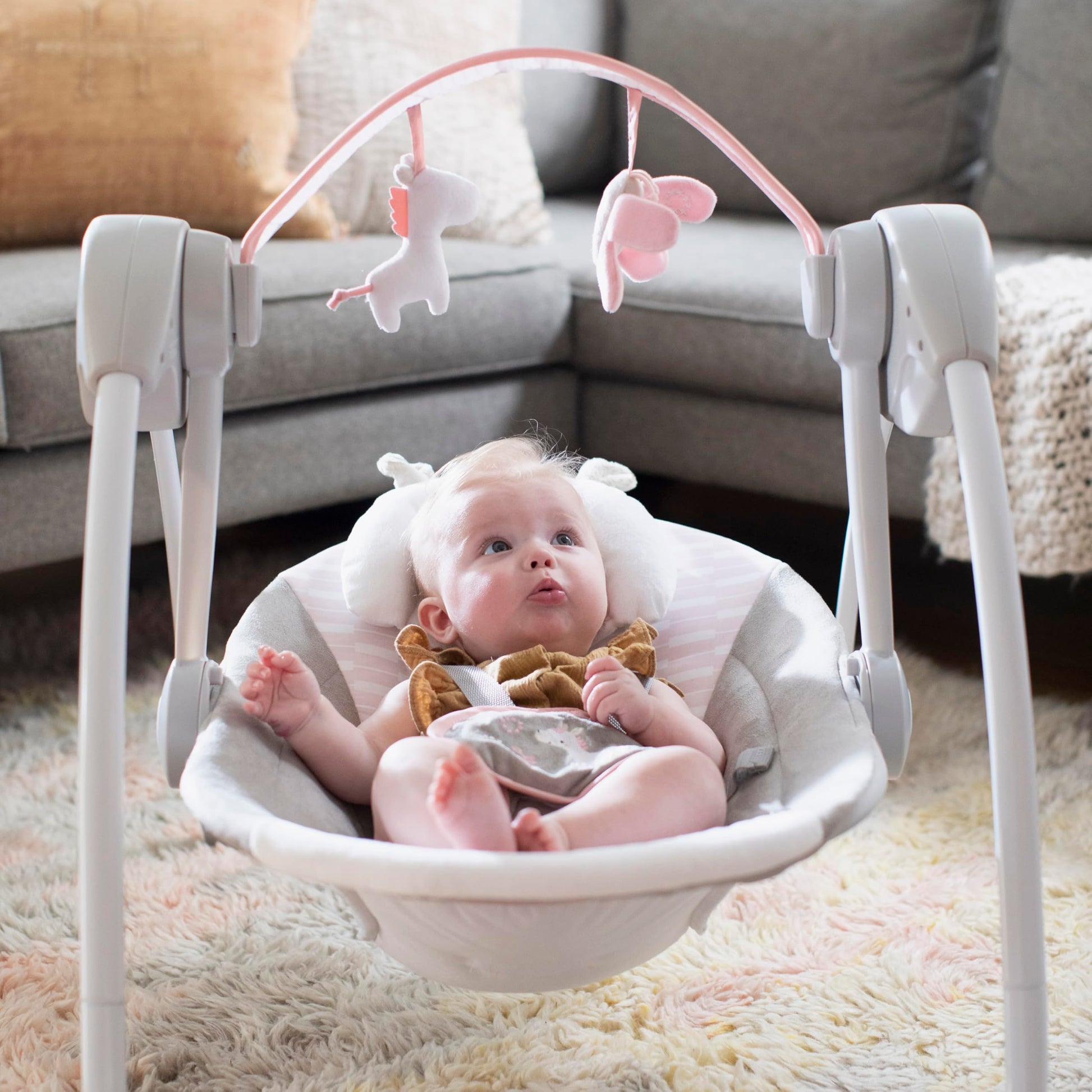 Ingenuity - Columpio portátil Comfort 2 Go Flora Compact con TrueSpeed