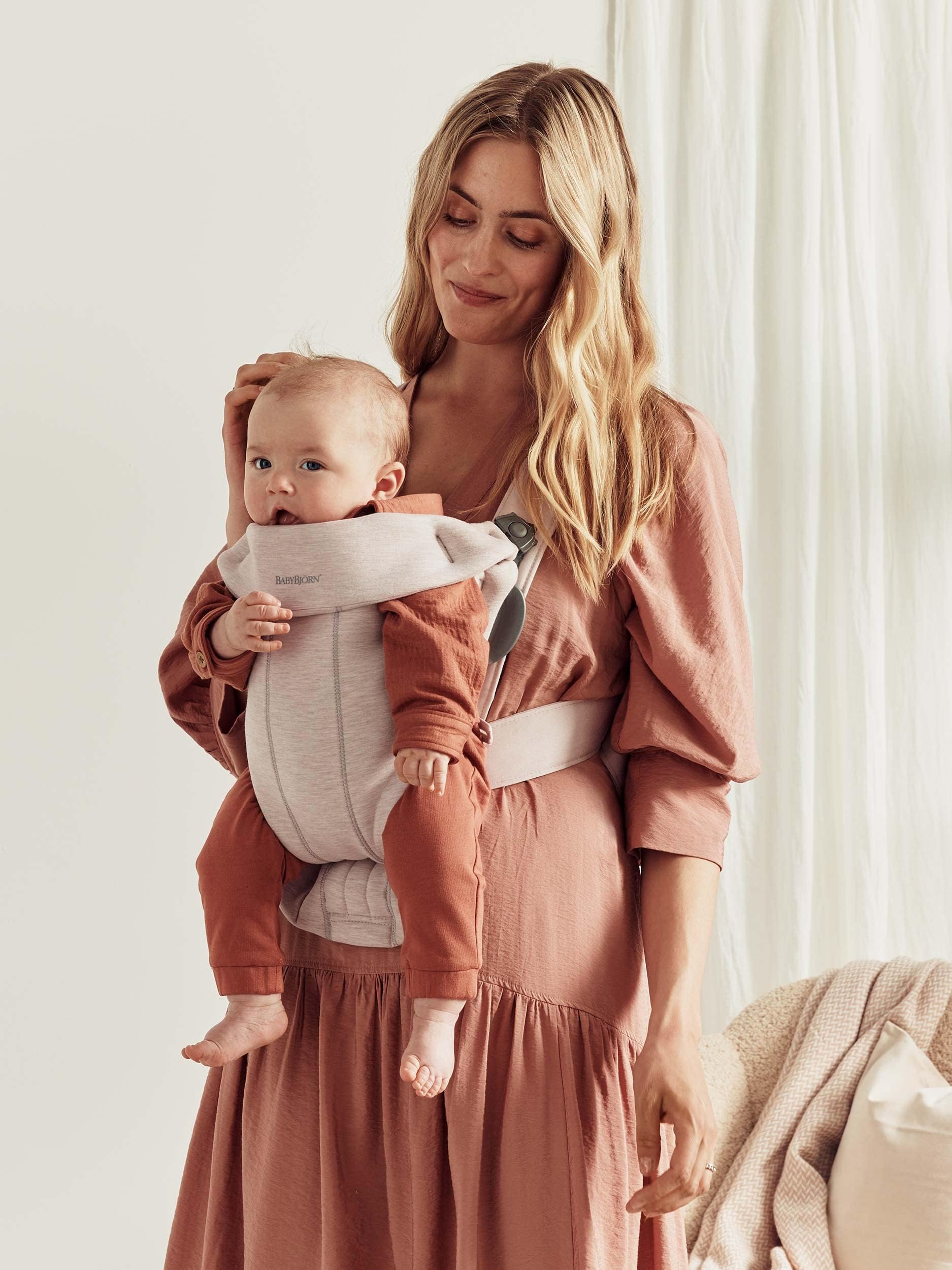 BabyBjörn Canguro Portabebé Mini, Jersey 3D, Beige claro