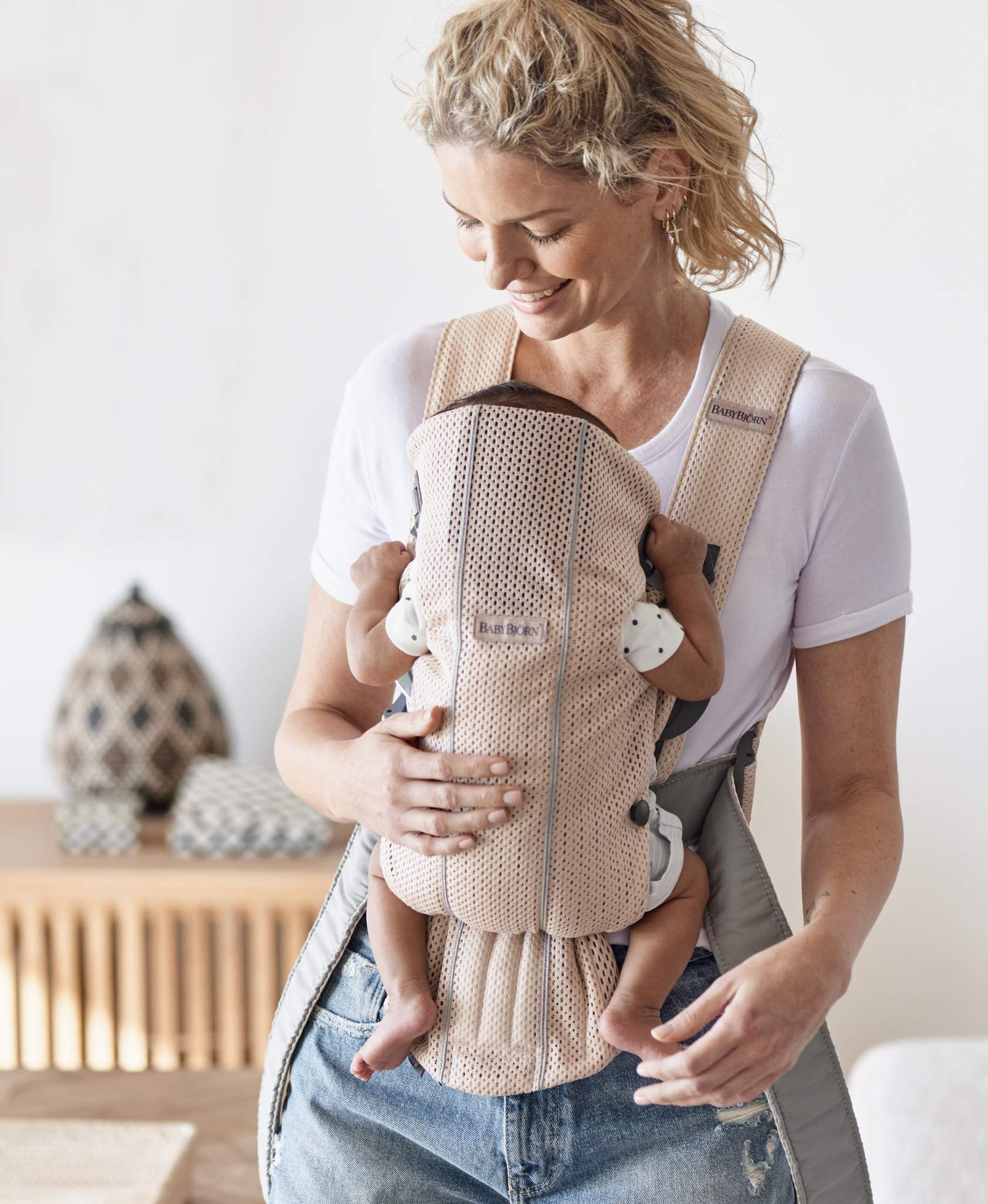 BabyBjörn Baby Carrier Mini, 3D Mesh, Pearly Pink Newborn Carrier (7-25 lbs), Ergonomic, Easy-to-Use