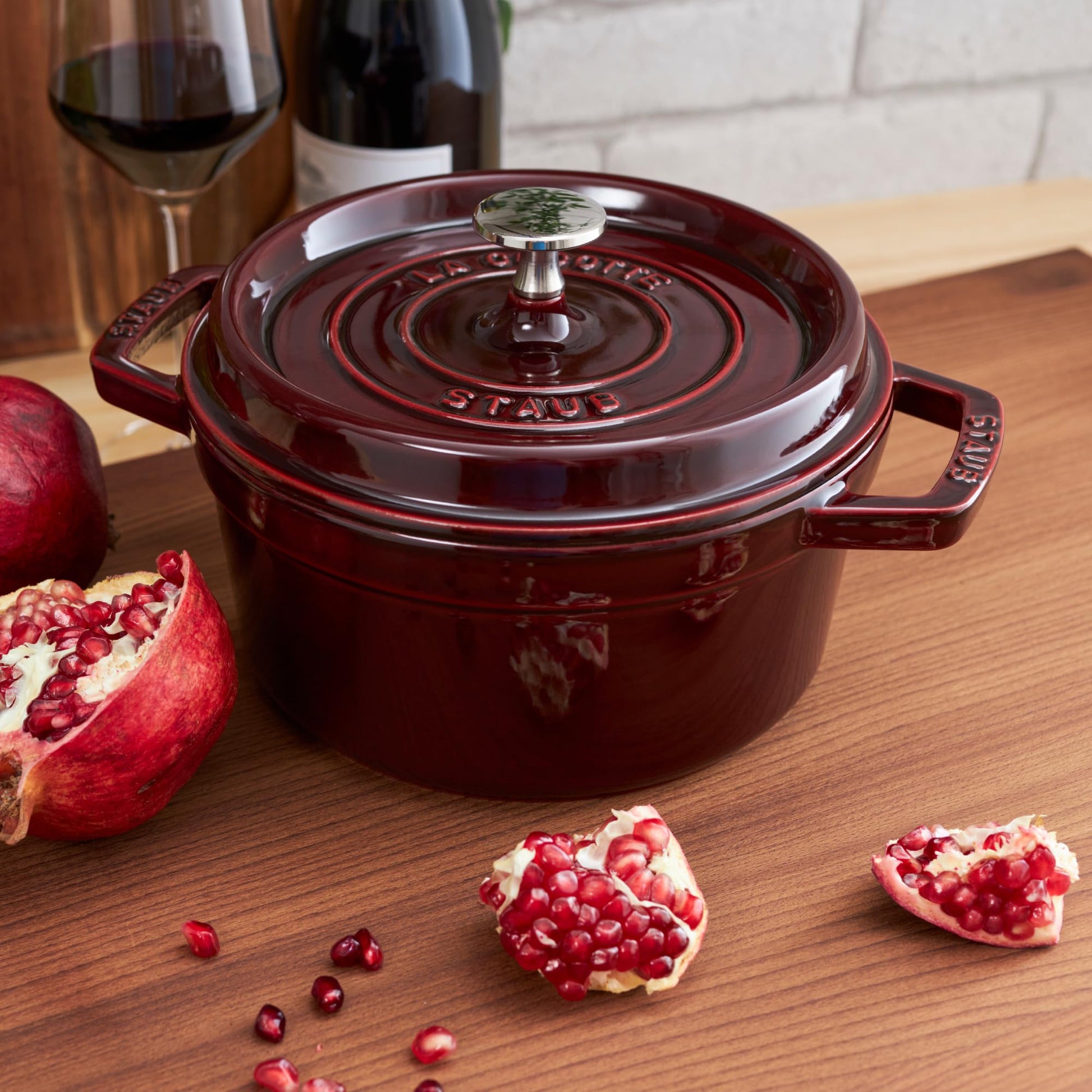 Staub 4-quart redondo Cocotte, Granadina, 3.78 litros, 1