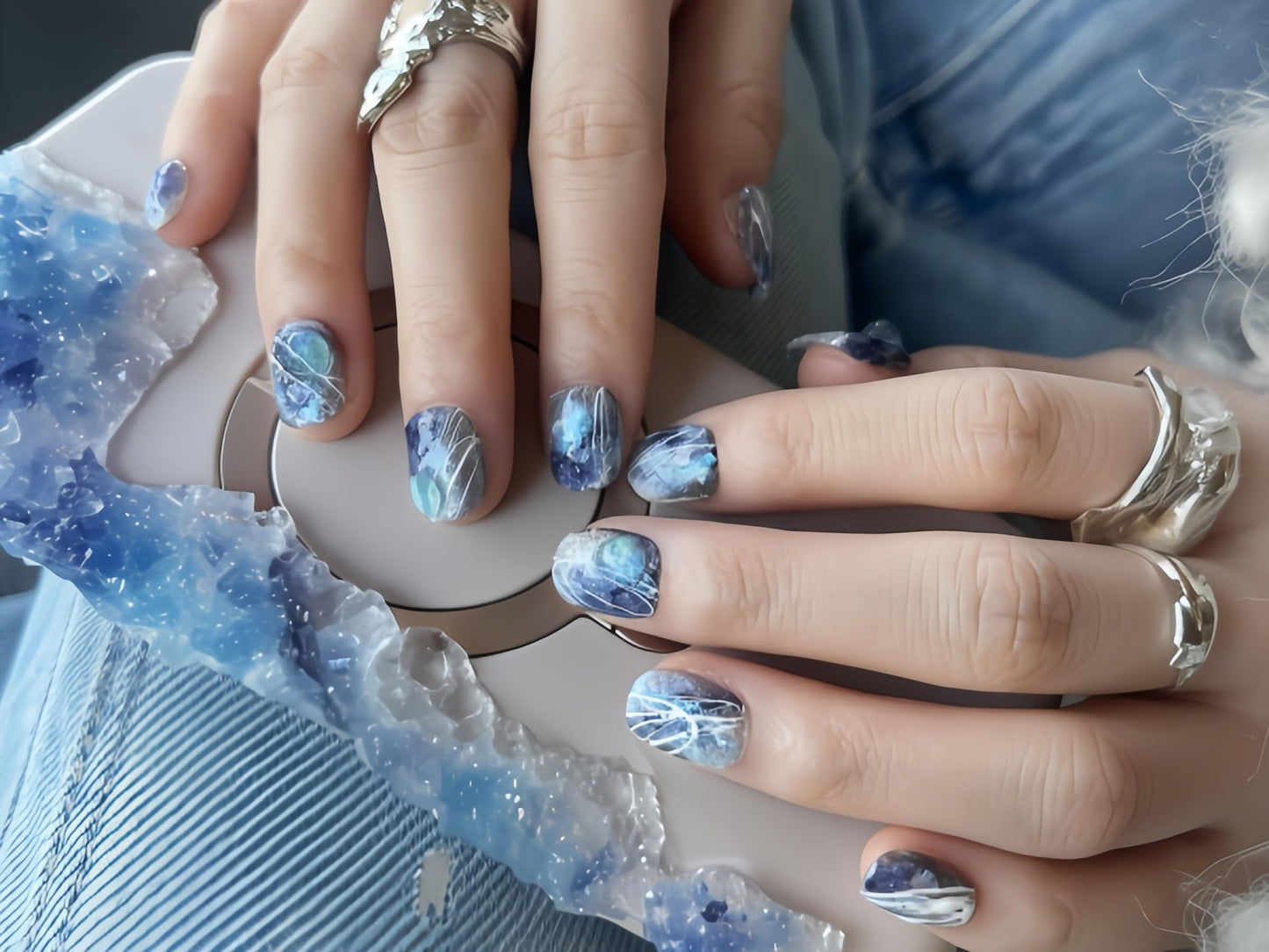 Fine Point Uñas postizas de nebulosa de medianoche para mujer, 10 uñas postizas cortas y cuadradas, hechas a mano con diseño de mármol galáctico y líneas blancas, reutilizables (talla grande)