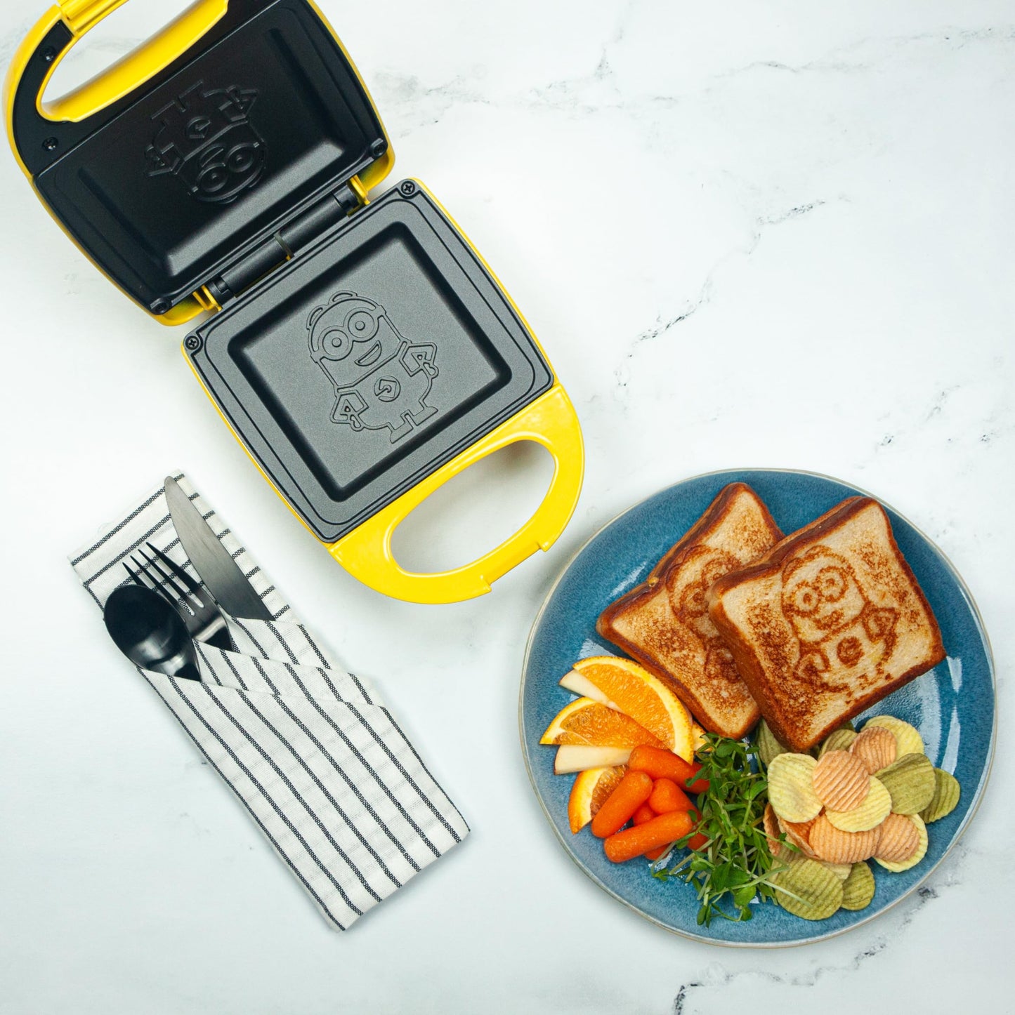 Sandwichera Minions Uncanny Brands Amarillo Pequeño aparato de cocina