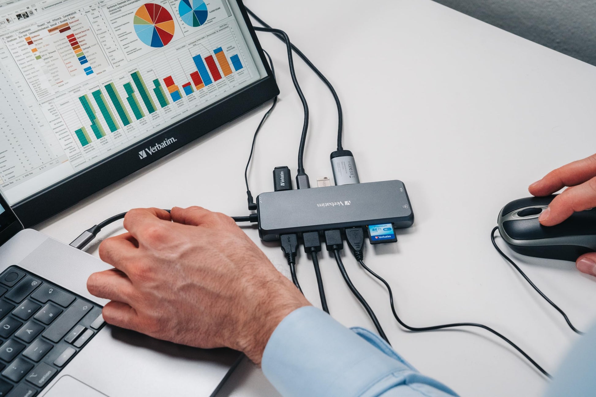 Hub USB C Verbatim 14 en 1 Multipuerto HDMI VGA RJ45 USBA-A USB-C PD con Lector de Tarjetas SD para Mac y Windows Computadora Portátil