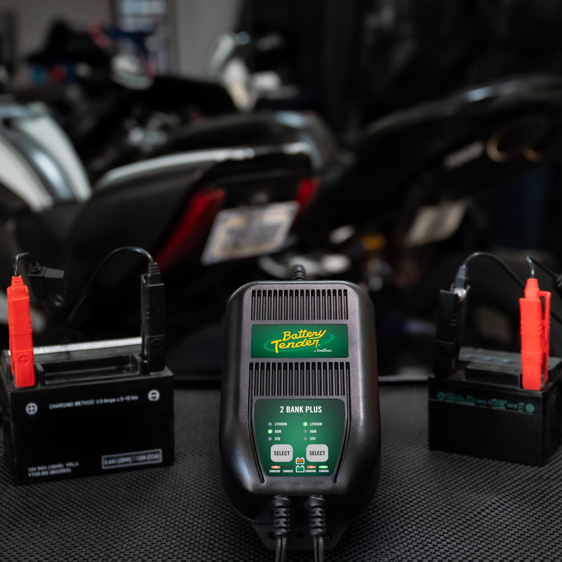 Battery Tender Plus Cargador multibanco de 2 Bancos – 2.5 amperios (1.25 amperios por Banco) – Cargador Inteligente de batería múltiple de 12 V y mantenedor para LiFePO4-022-0165-DL-WH