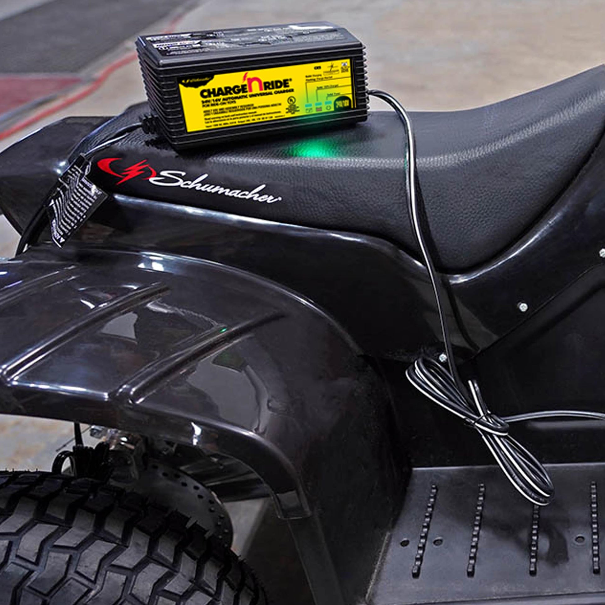Schumacher Electric Charge 'n Ride Cargador de batería Universal y mantenedor para Juguetes de Montaje, CR2, 2 en 1, Totalmente automático, 1.5 amperios, 16 voltios, 24 voltios, Incluye Conector XLR