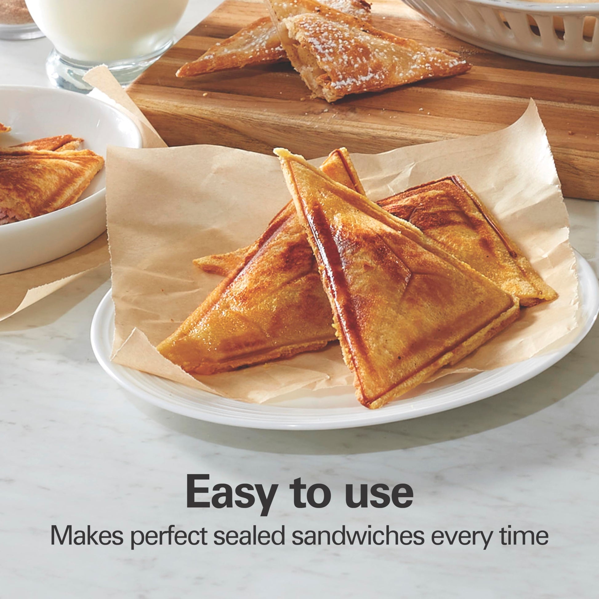 Hamilton Beach Sandwichera con Rejillas Antiadherentes, Negra (25430), 4"