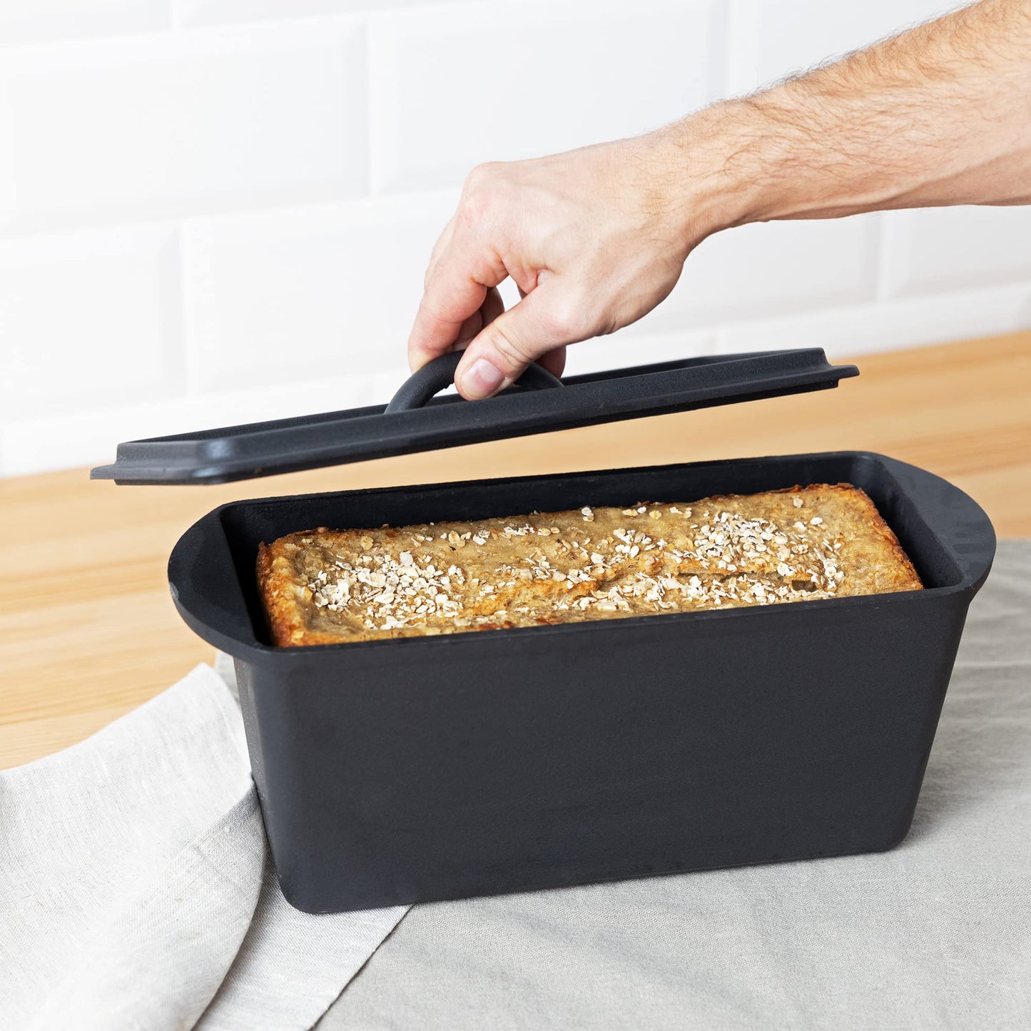 Navaris Olla para Hornear Pan - Cacerola Rectangular 34 x 13 x 13 cm de Hierro Fundido para Horno Bbq Vitrocerámica Inducción - Cazuela con Tapa - Negro
