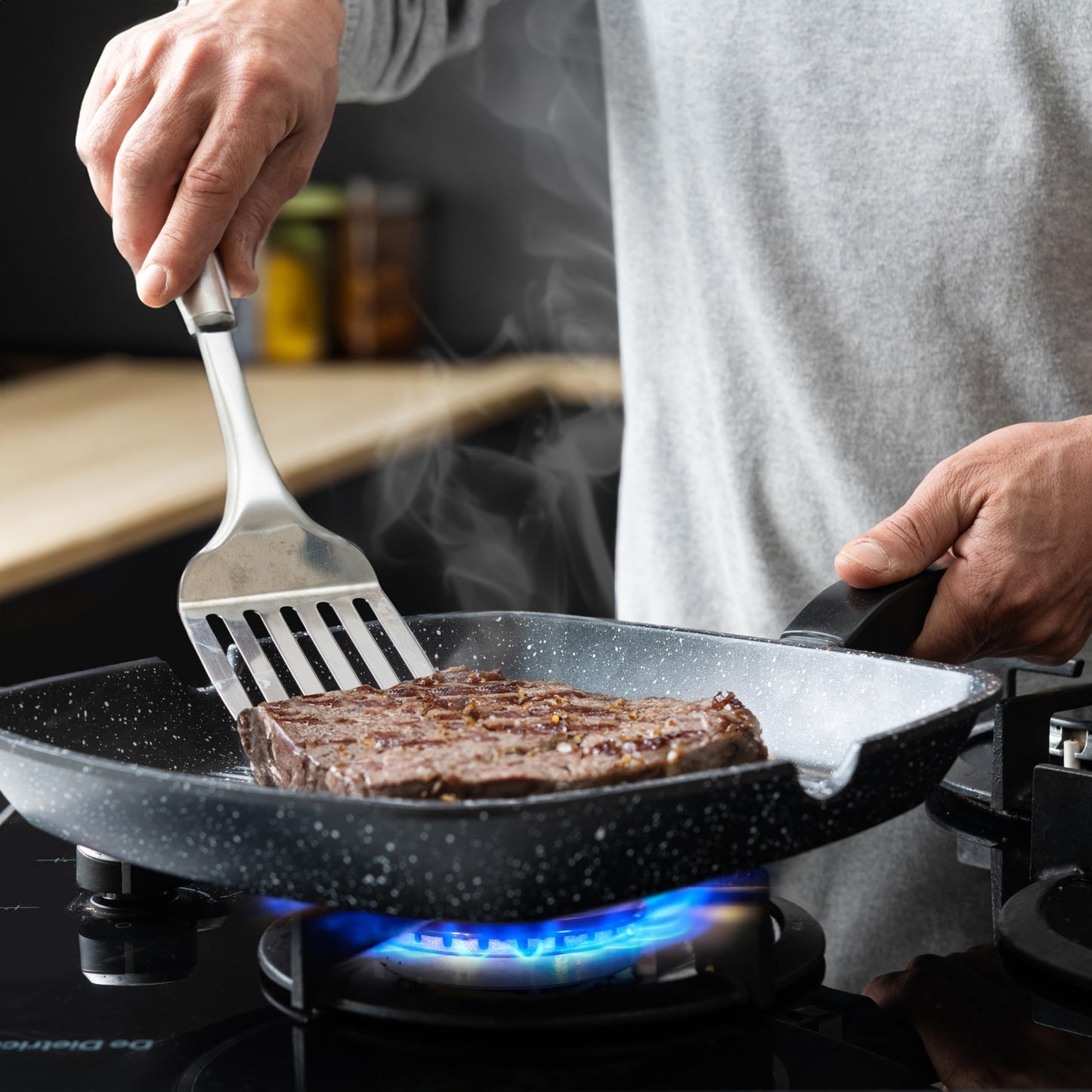 Parrilla de Aluminio Moss & Stone Gris con Picos Vertedores de 11 Pulgadas