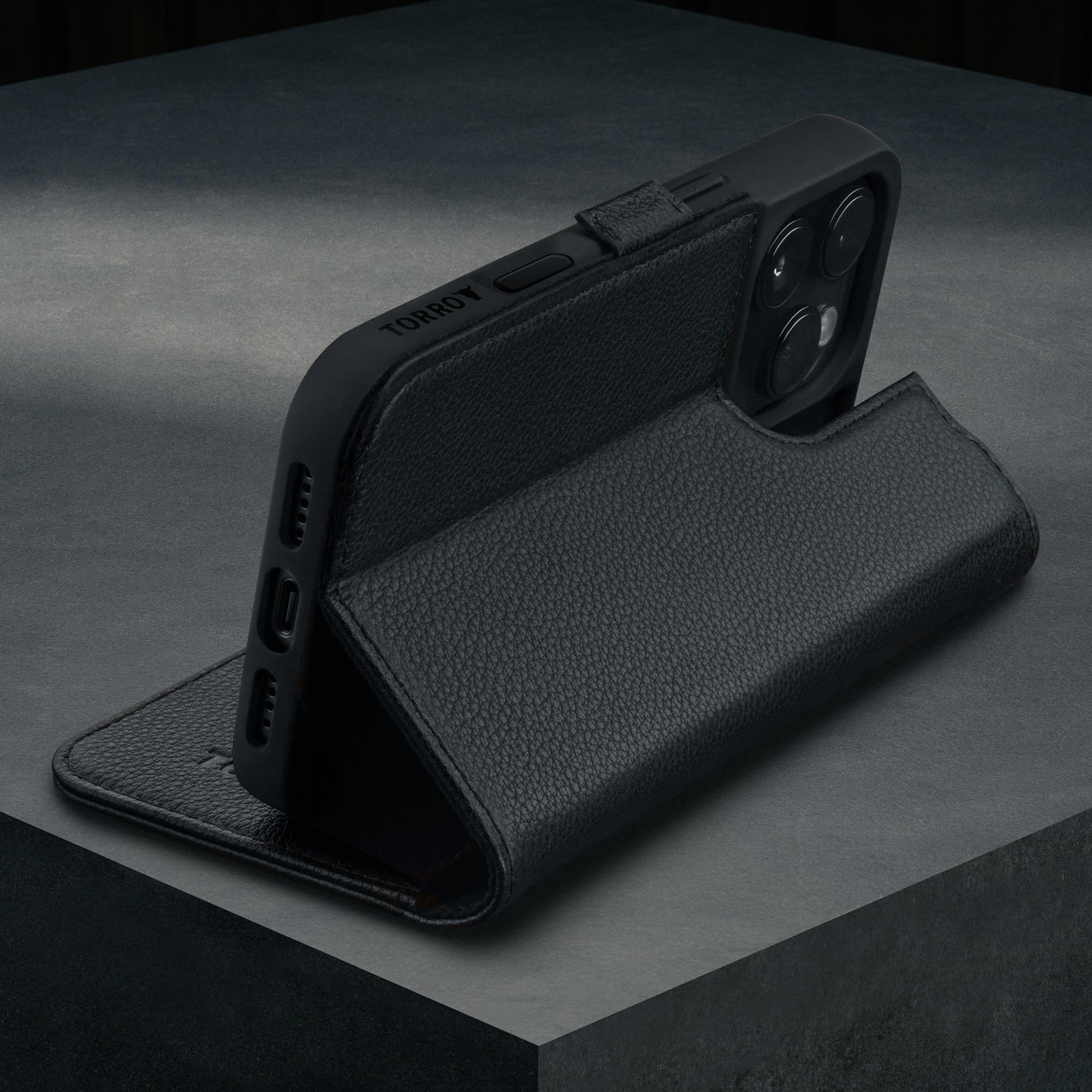 TORRO Funda Compatible con iPhone 16 Pro MAX - Funda Tipo Cartera de Cuero Premium con Soporte y Ranuras para Tarjetas - Negro