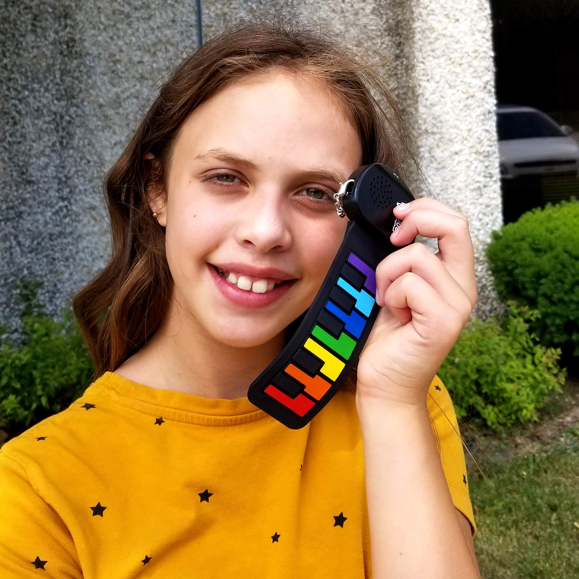 Rock And Roll It - Micro Rainbow Piano. Llavero de piano de trabajo real y reproducible. Colgar en una mochila y jugar en cualquier lugar. Almohadilla de piano de color de tamaño mini. Pequeño teclado