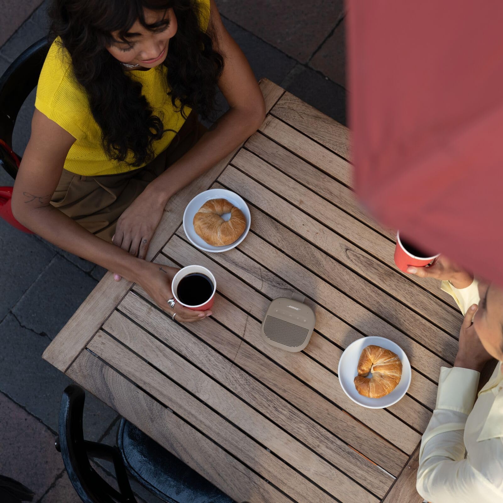 Bose SoundLink - Altavoz Bluetooth Micro portátil, Altavoz inalámbrico para Exteriores, hasta 12 Horas de duración de la batería, Impermeable y a Prueba de Polvo, Piedra Arenisca - Edición Limitada