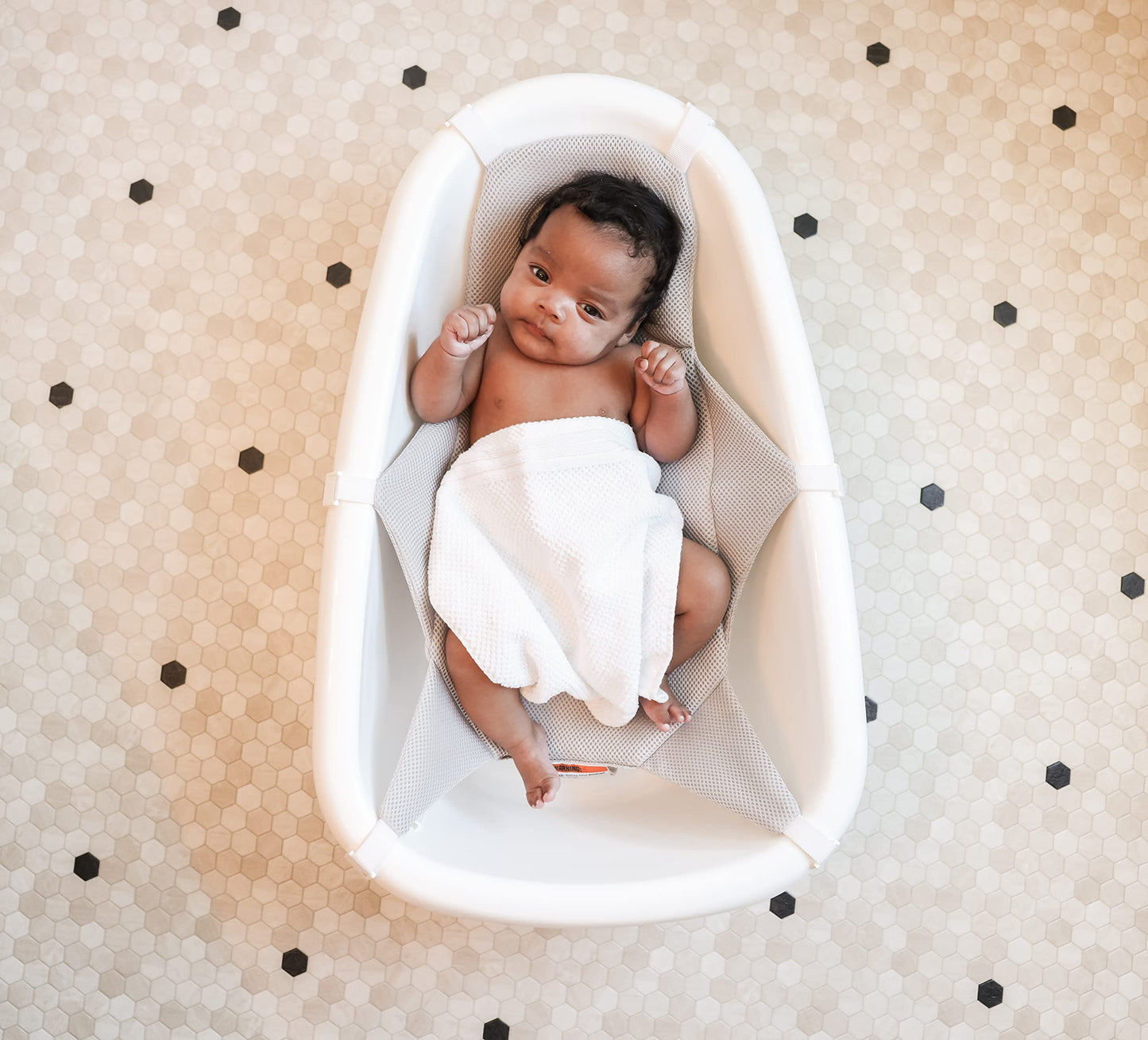 Regalo Baby Basics - tina 3 en 1 Grow with Me, marca galardonada, ajustable a medida que tu bebé crece, incluye correa de malla de aire acolchada de espuma, gancho de secado
