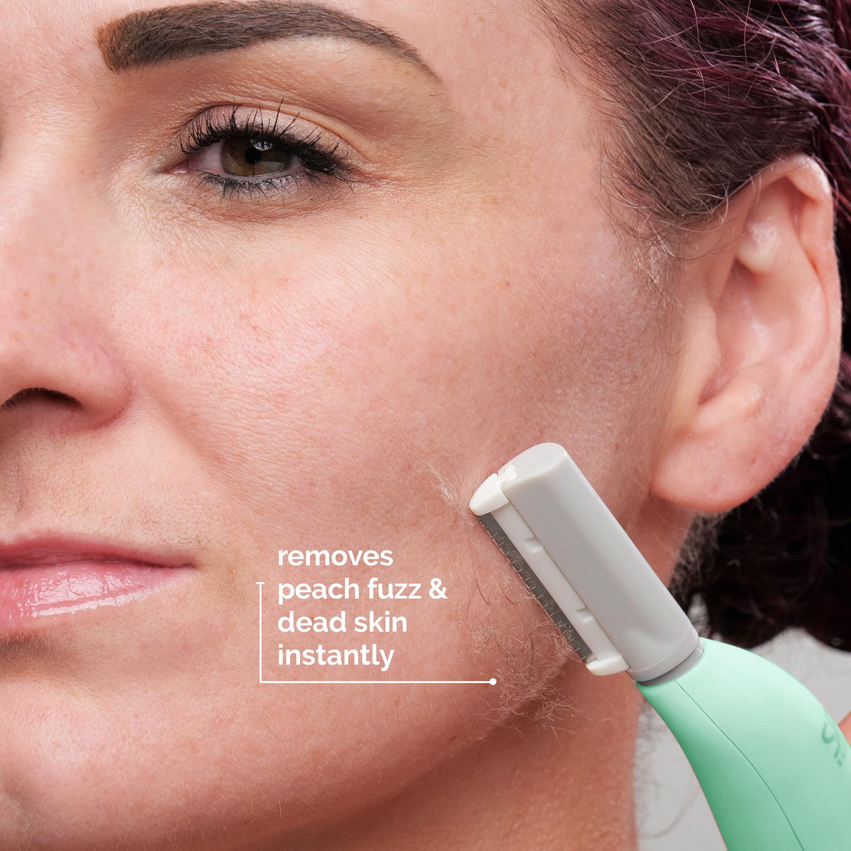 SPA SCIENCES- HERRAMIENTA ELÉCTRICA DE DERMAPLANING: elimine el vello facial no deseado de manera rápida y sencilla mientras se exfolia con nuestra herramienta de dermaplaning SIMA. Esta herramienta d