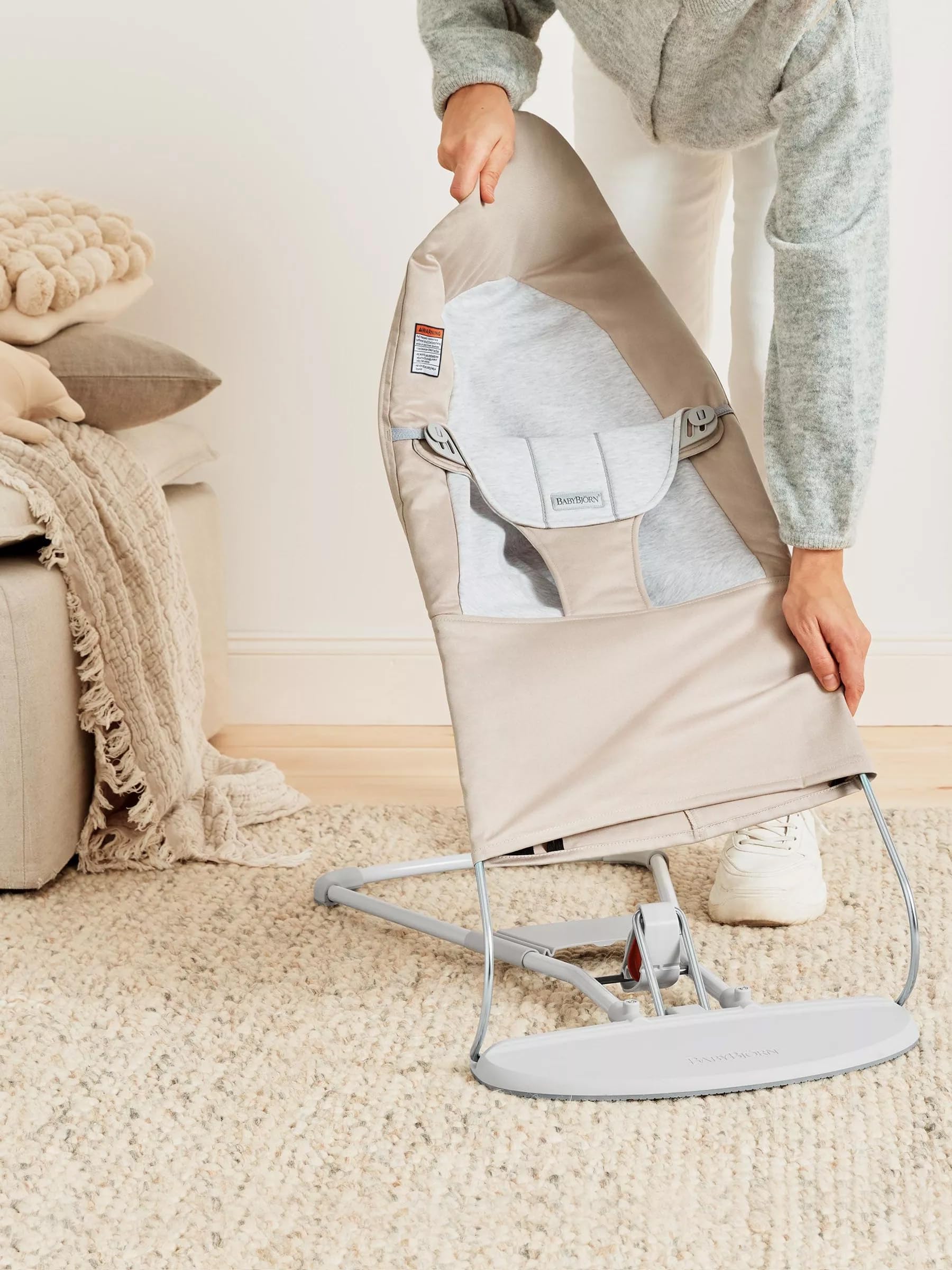 BabyBjörn Silla Mecedora para Bebé Balance Soft, Tejido/Jersey, Beige/Gris| Asiento ajustable 2 en 1 para bebé y silla de niño pequeño, recién nacido a niño (8-30 libras), 4 posiciones, ligero y portátil
