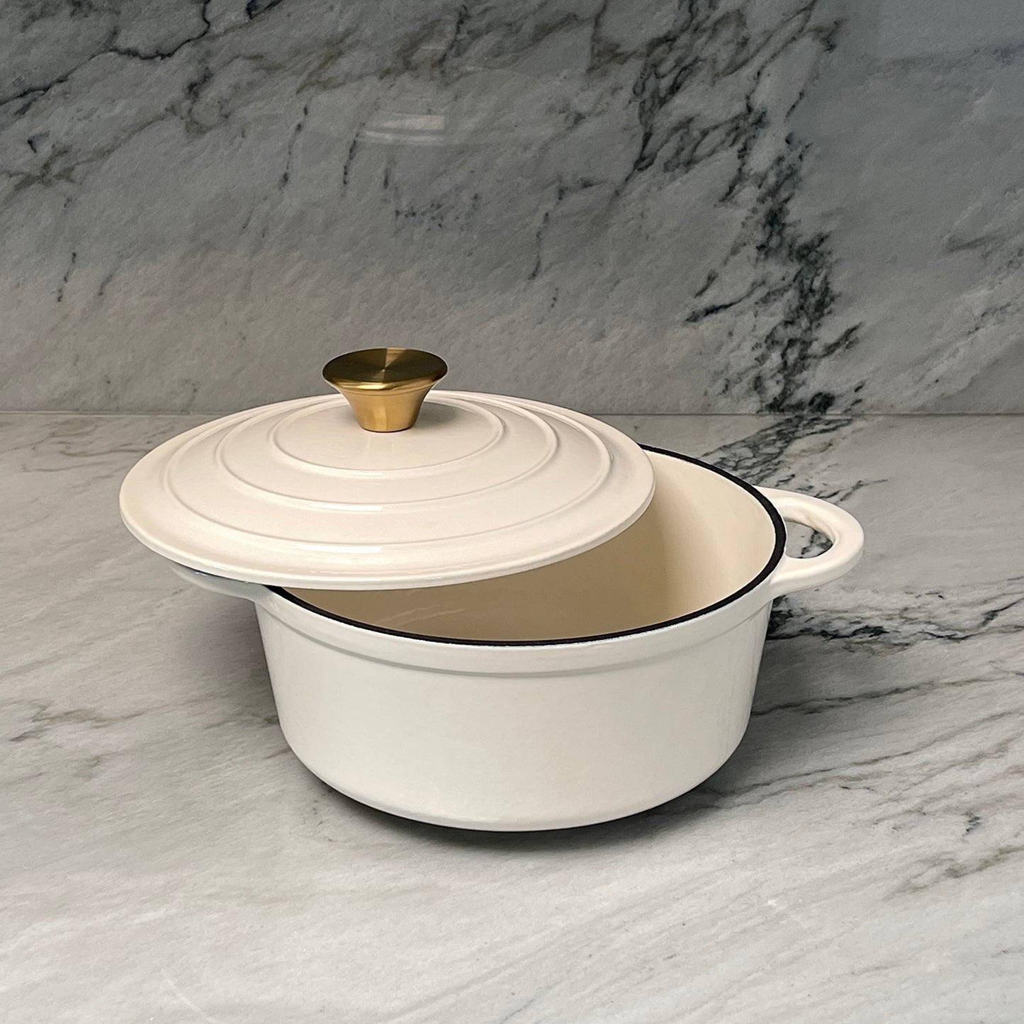 Lexi Home - Olla para horno holandesa esmaltada de hierro fundido con tapa, 2.8 cuartos de galón, sartén, servidor de pasta, olla superior de estufa, plato para pan de masa madre, pollo de cocción