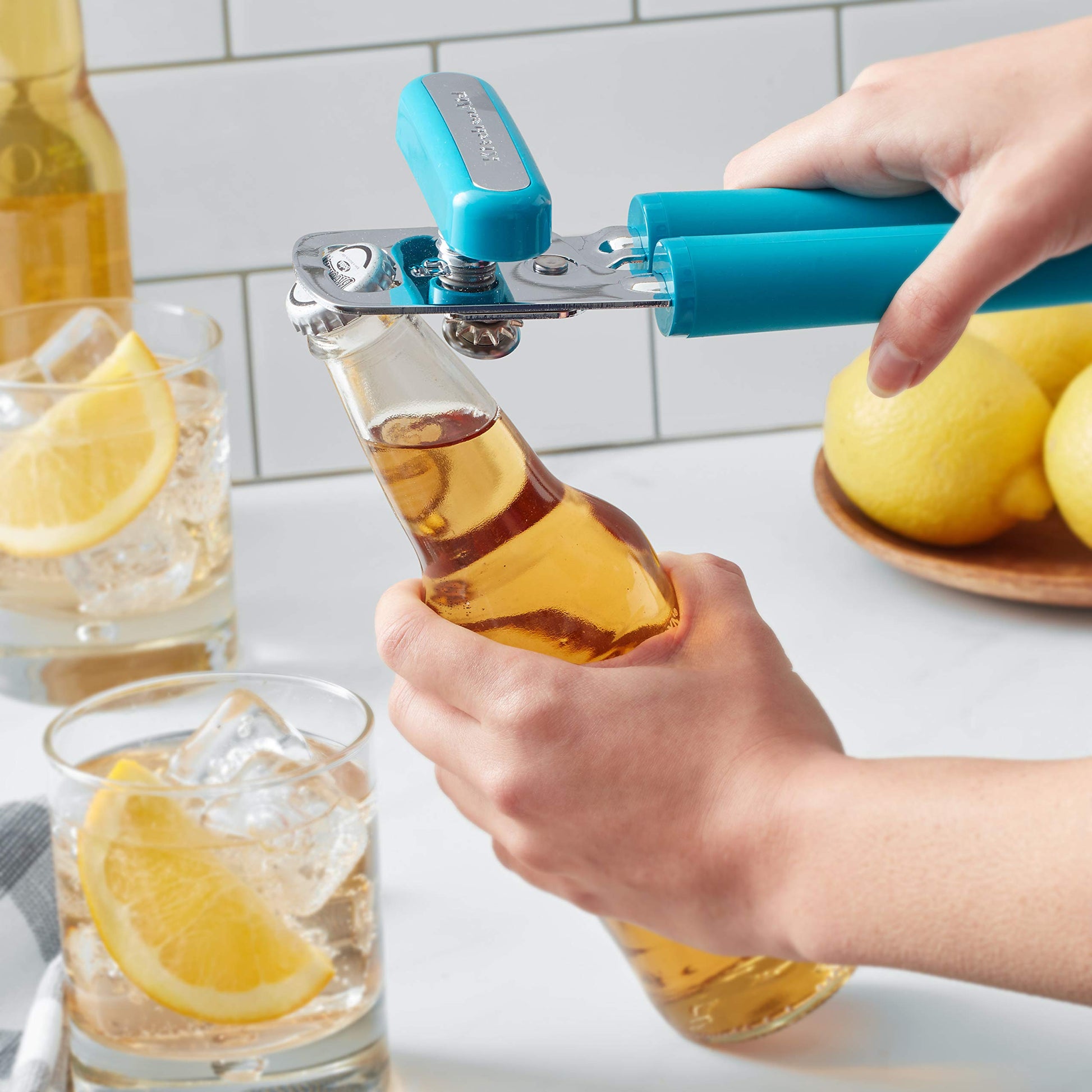 KitchenAid - Abrelatas y abrebotellas multifunción clásico fácil de usar, rueda de corte de acero inoxidable afilada, asas ergonómicas suaves, Ocean Drive