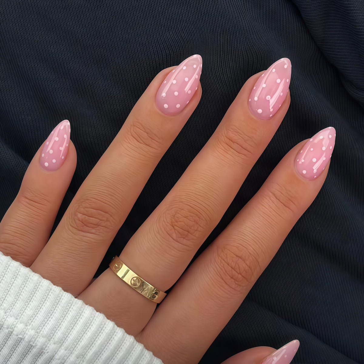 SXVME Uñas postizas acrílicas gruesas, diseño almendrado corto, 30 unidades en rosa bebé con un bonito diseño de lunares blancos, reutilizables, con pegamento de gel suave para bodas.
