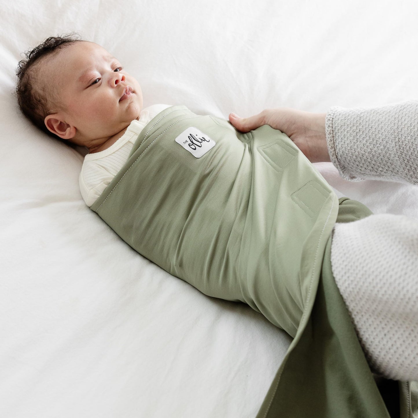 The Ollie Swaddle - Swaddle para dormir para bebés, tela transpirable que absorbe la humedad para evitar el sobrecalentamiento, ajuste ajustable (oliva, talla única)