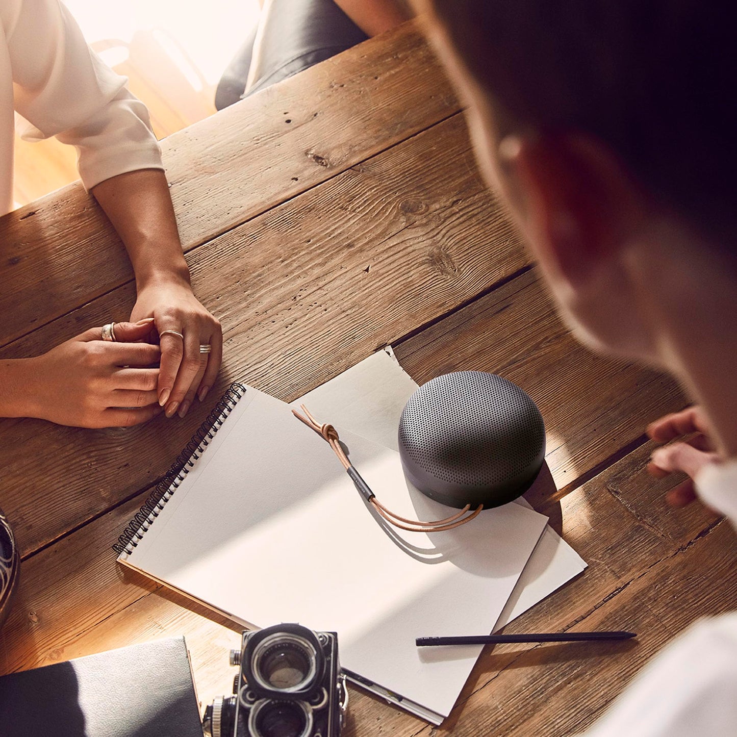 Bang & Olufsen Beosound A1 - Altavoz Bluetooth portátil de 2ª generación con Asistencia de Voz e integración Alexa