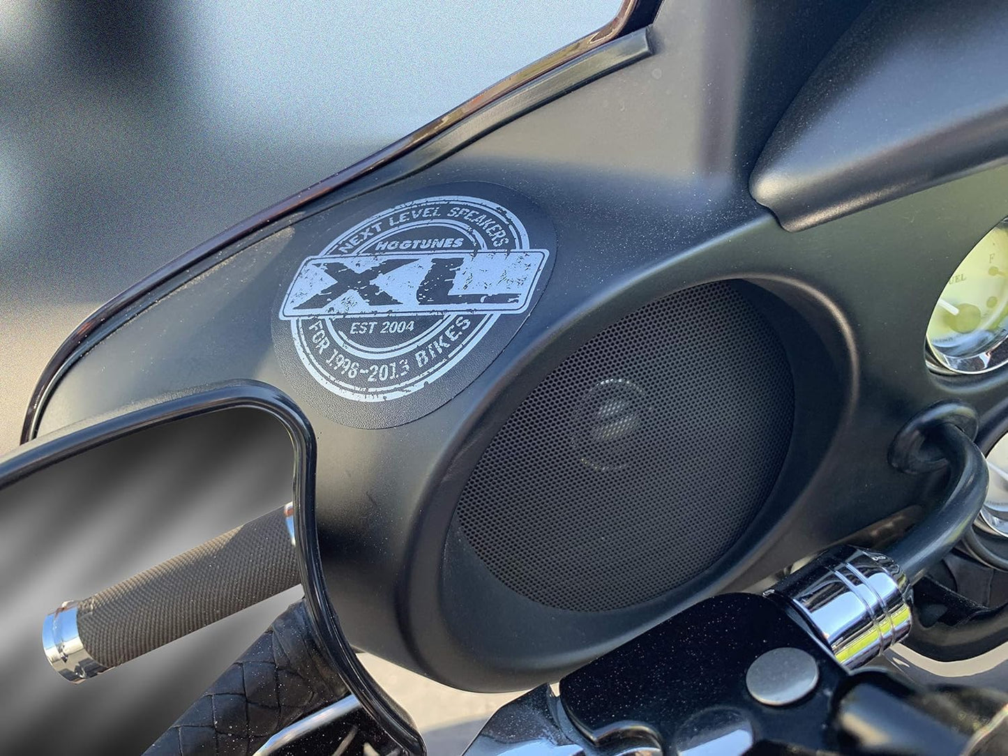 Hogtunes 352-XLF Altavoces frontales de alto rendimiento de la serie XL de 5.25 pulgadas con parrillas (paquete de 2), se adapta a motocicletas Harley-Davidson 1998-2013