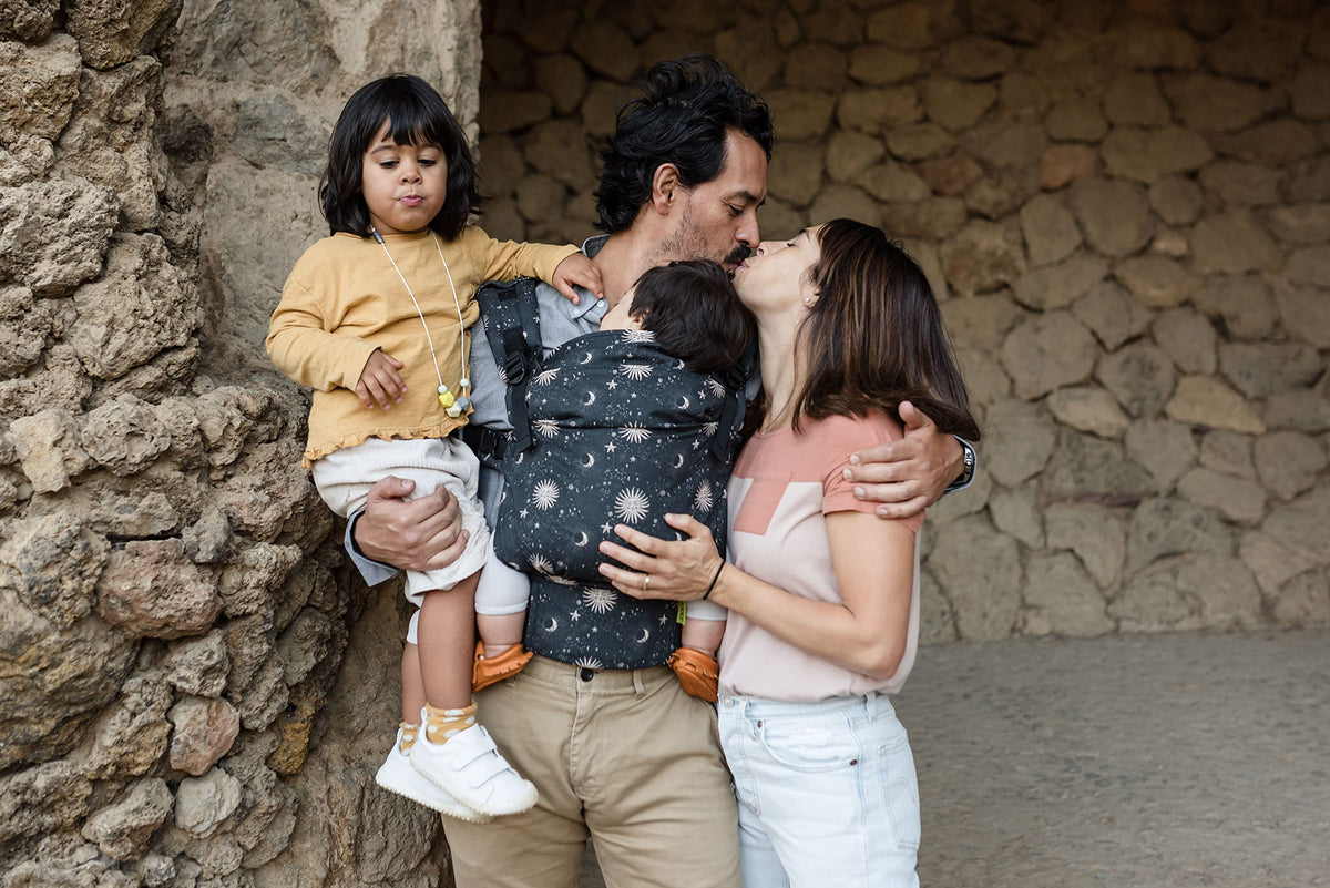 Boba X Portabebés ajustable para recién nacidos a niños pequeños, portabebé frontal convertible 2 en 1 y mochila de 7 a 45 libras, portabebés ergonómico con correas cruzables (Cosmos)