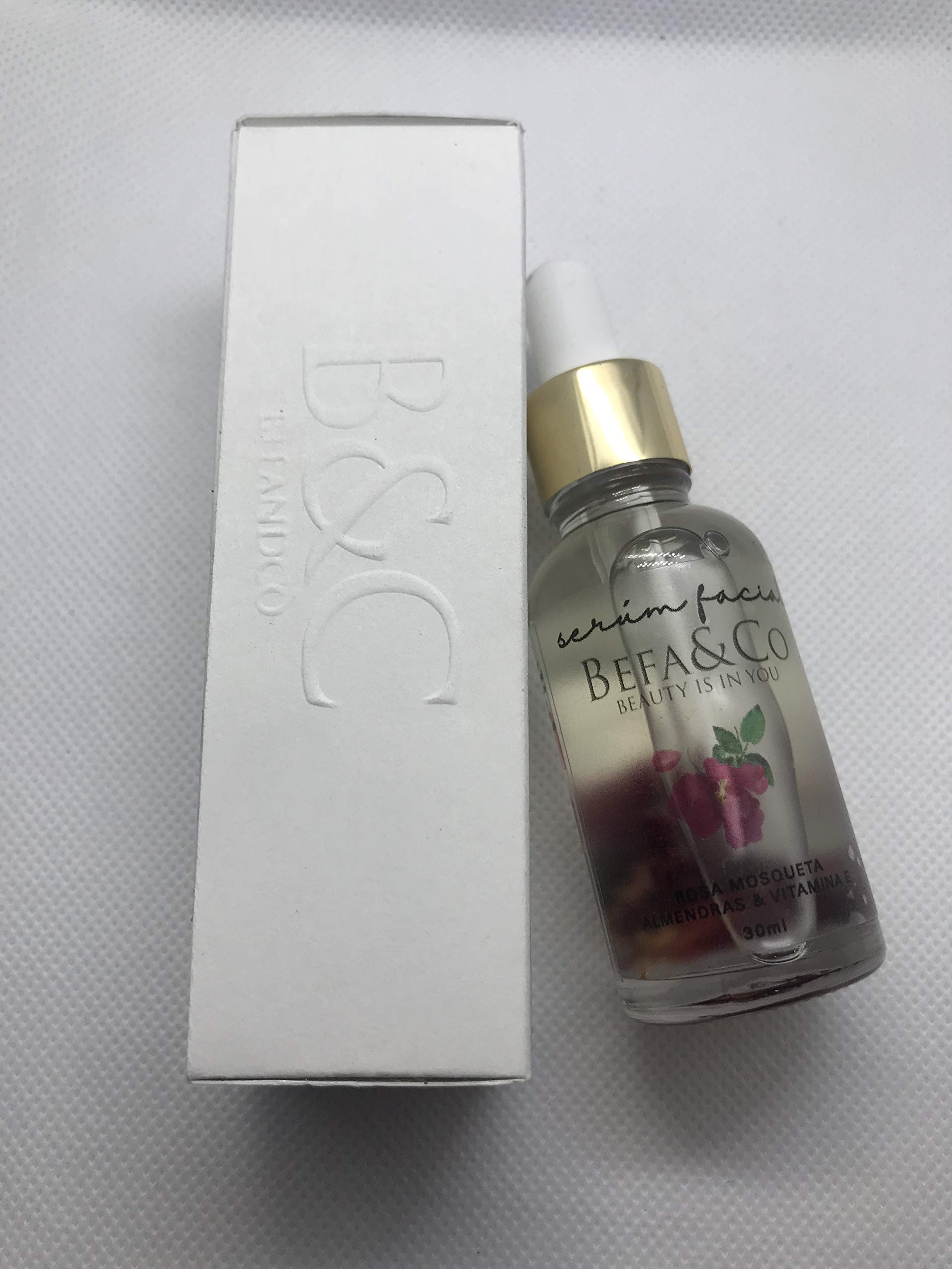 Suero facial + rosa mosqueta + vitamina e + almendras + ingredientes naturales + hidratante + rápida absorción + paraben free + primer + suaviza tu piel + textura terciopelo