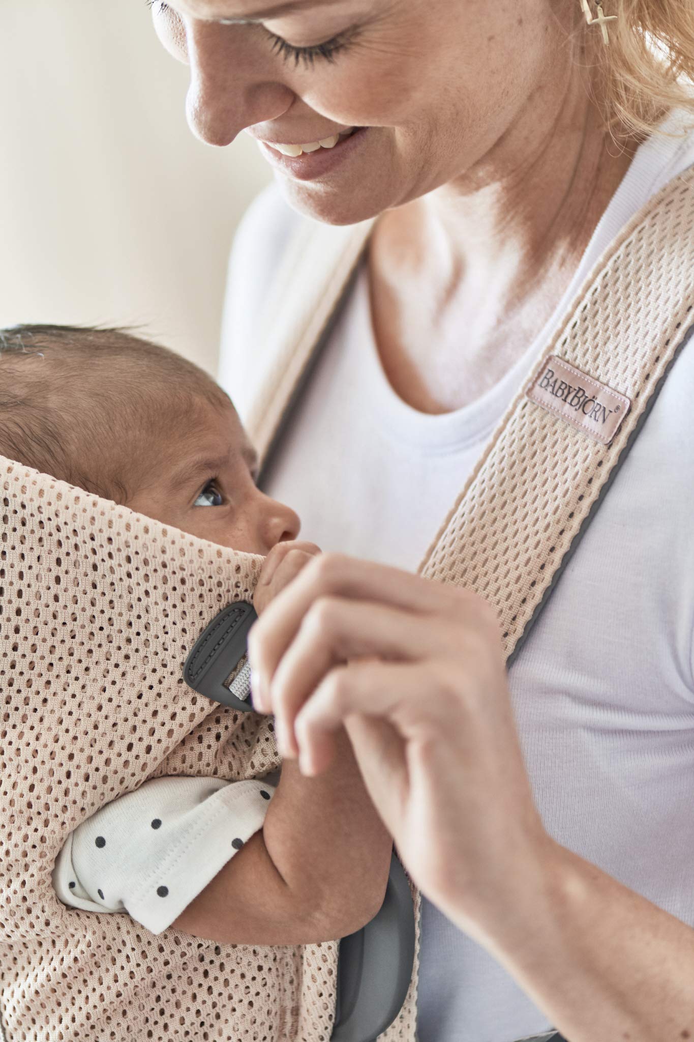 BabyBjörn Baby Carrier Mini, 3D Mesh, Pearly Pink Newborn Carrier (7-25 lbs), Ergonomic, Easy-to-Use