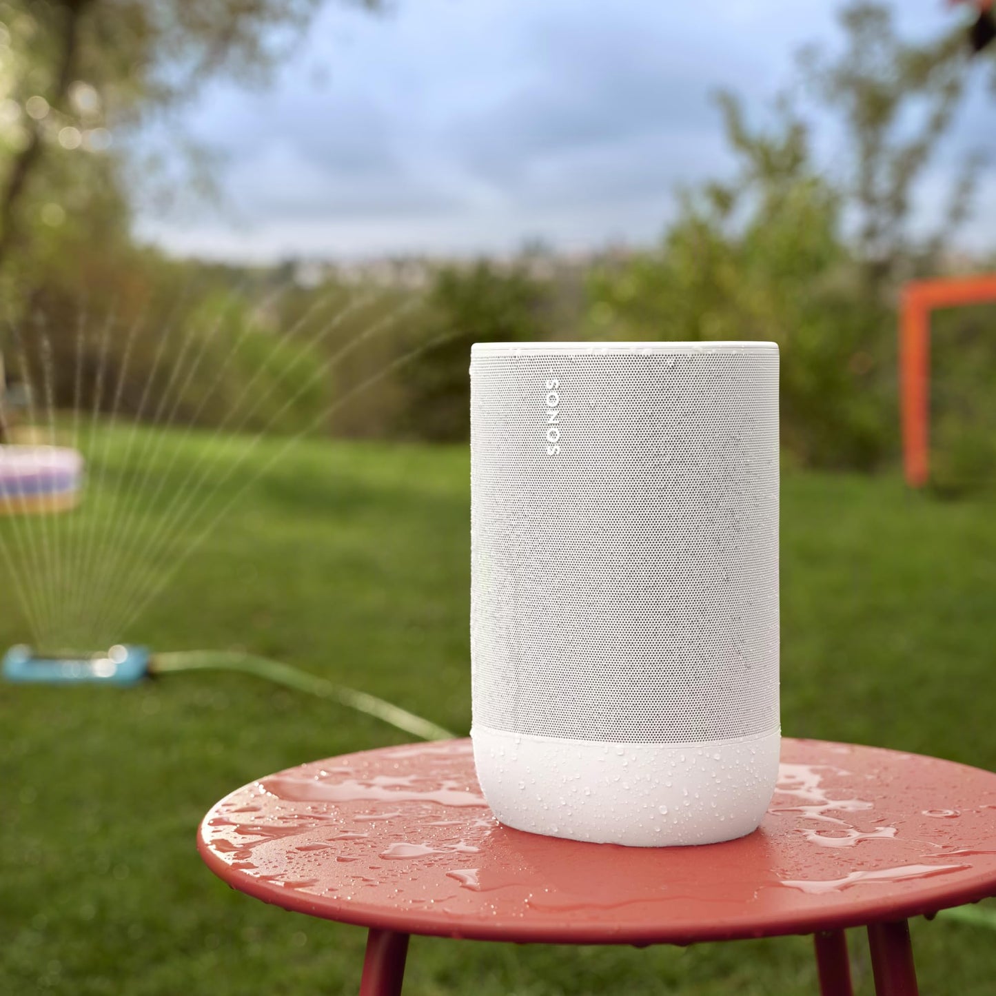 SONOS Move 2 Potente Bocina Portátil para un Intenso Sonido estéreo Donde Quieras, Wi-Fi y Bluetooth - Blanco