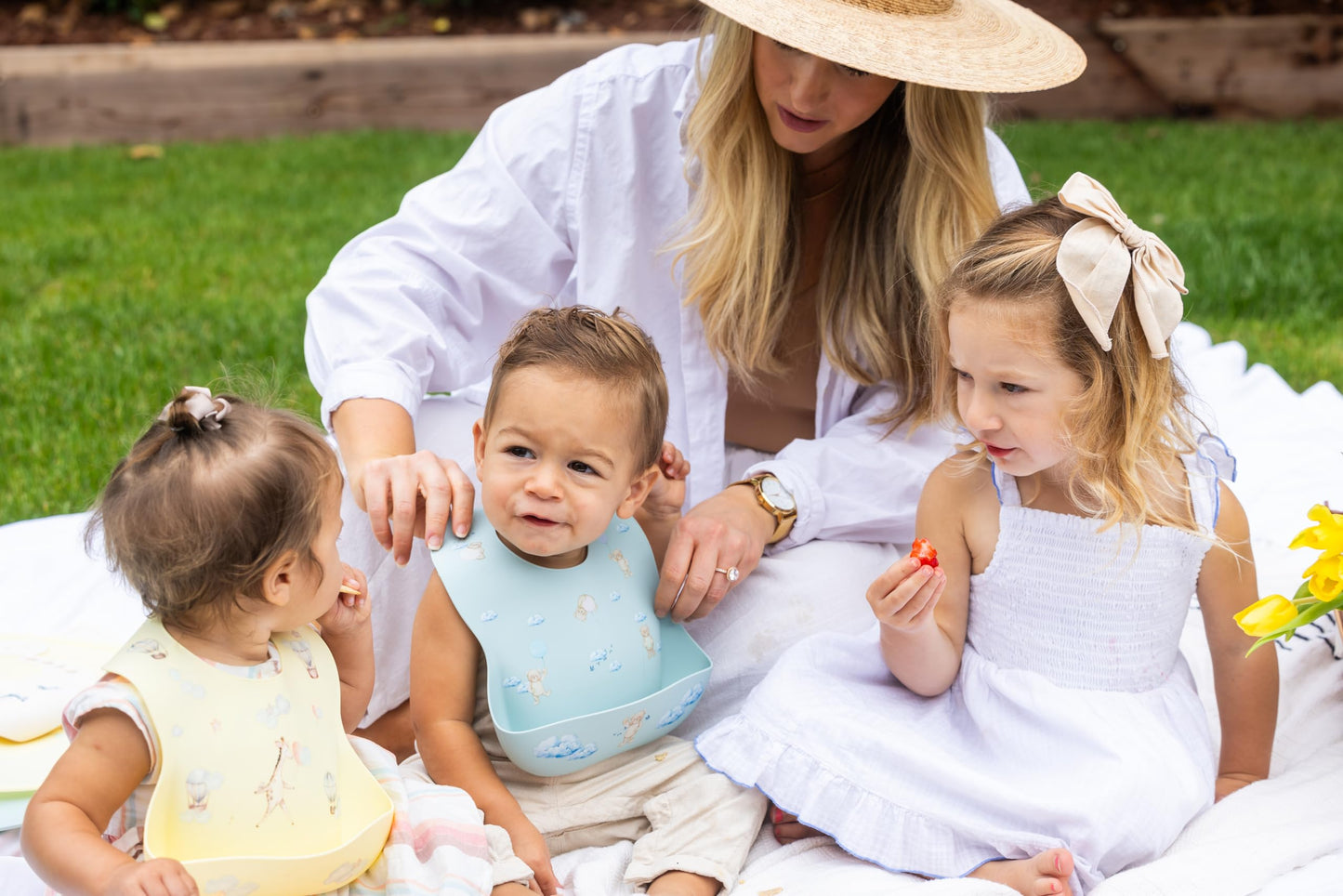 Mamabears - Babero y tapete de silicona para bebé, para niños, niñas, bebés y niños pequeños, impermeable, ajustable, última intervensión de BPA, salvia