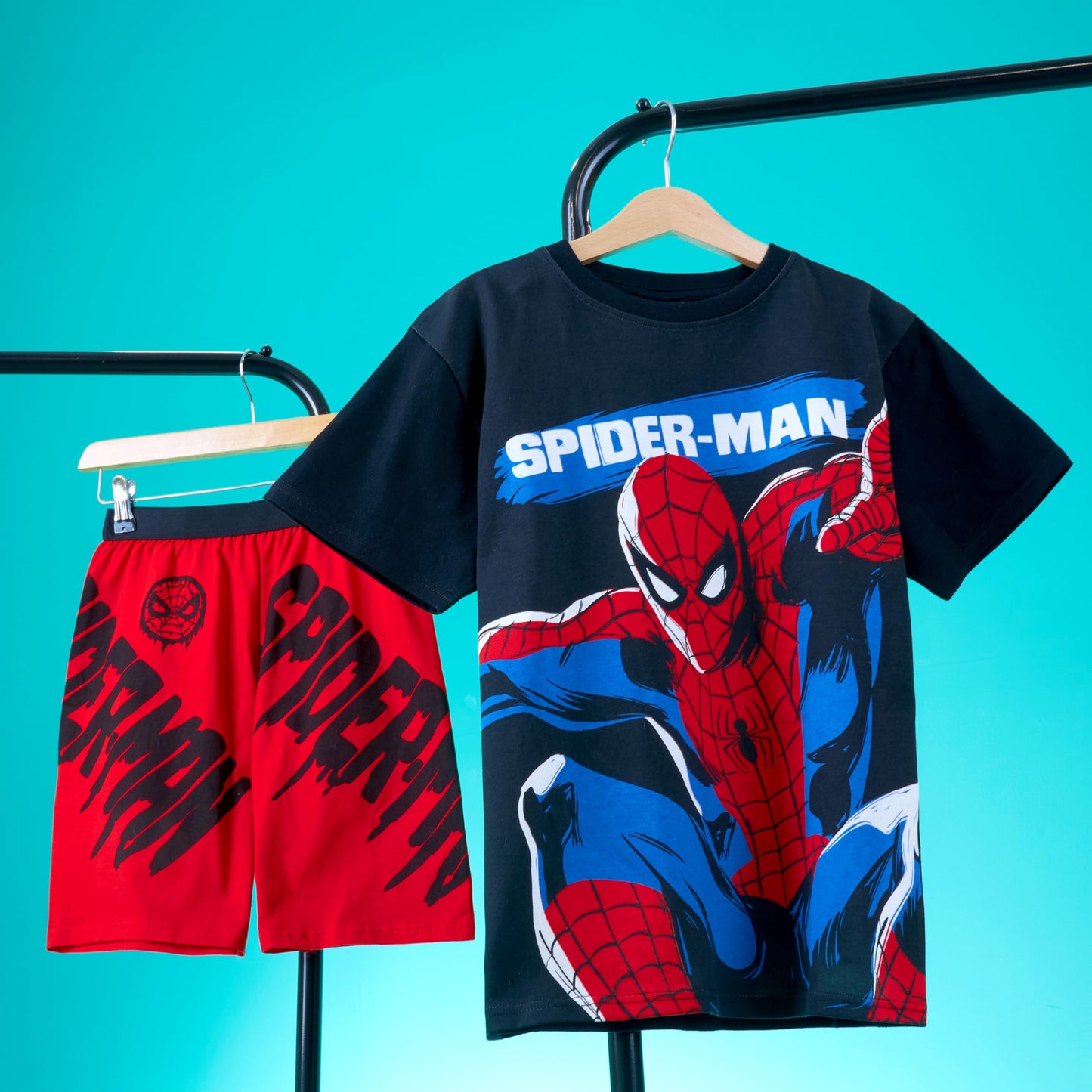 Marvel Conjunto de camiseta y pantalón corto de Spiderman para niños. Conjunto cómodo de 2 piezas para estar en casa (5-6 años, negro/rojo).