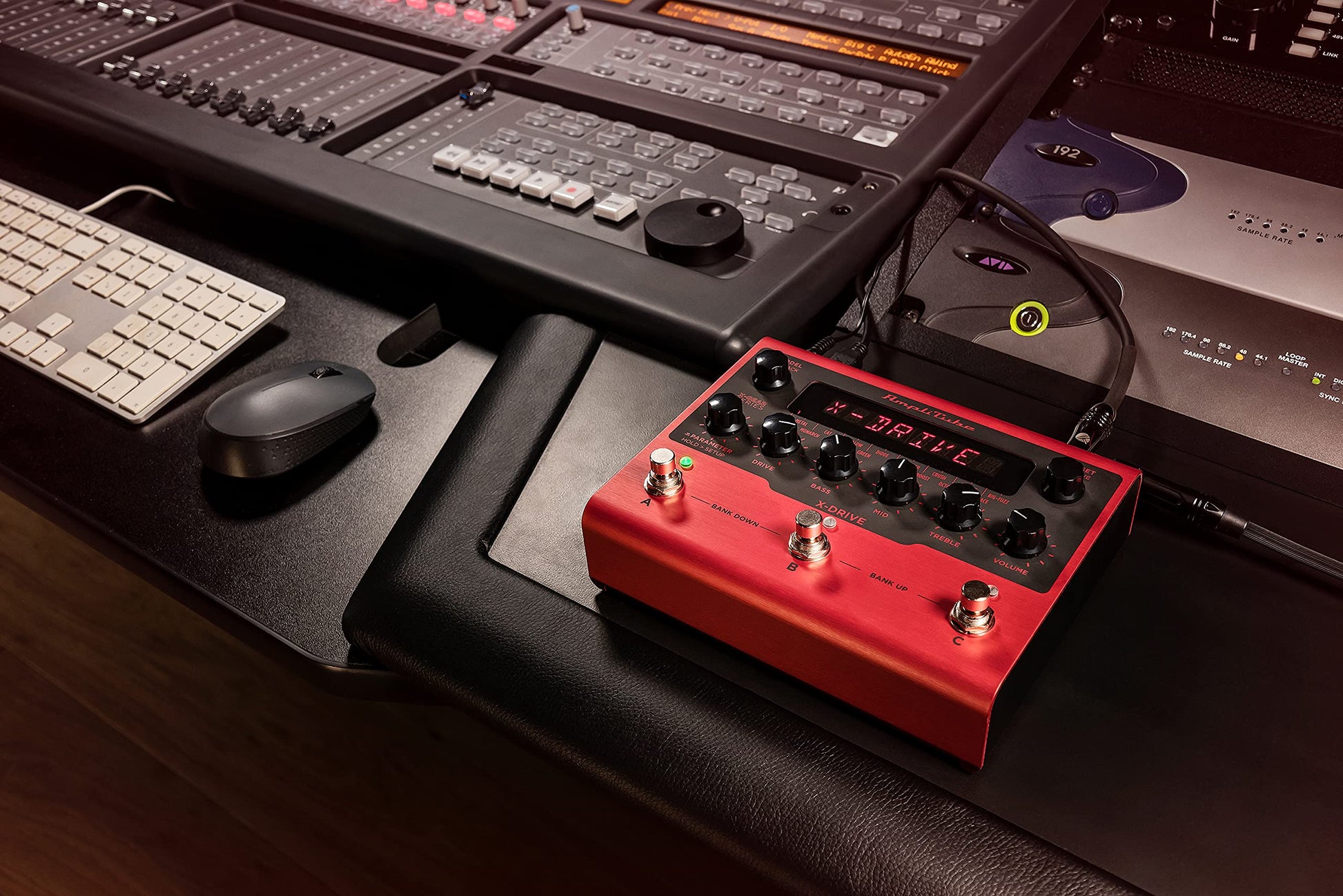IK Multimedia AmpliTube X-DRIVE Pedal de distorsión, distorsión de todo el tiempo, sobremarcha, fuzz, compresor y más con emulación de gabinete a bordo