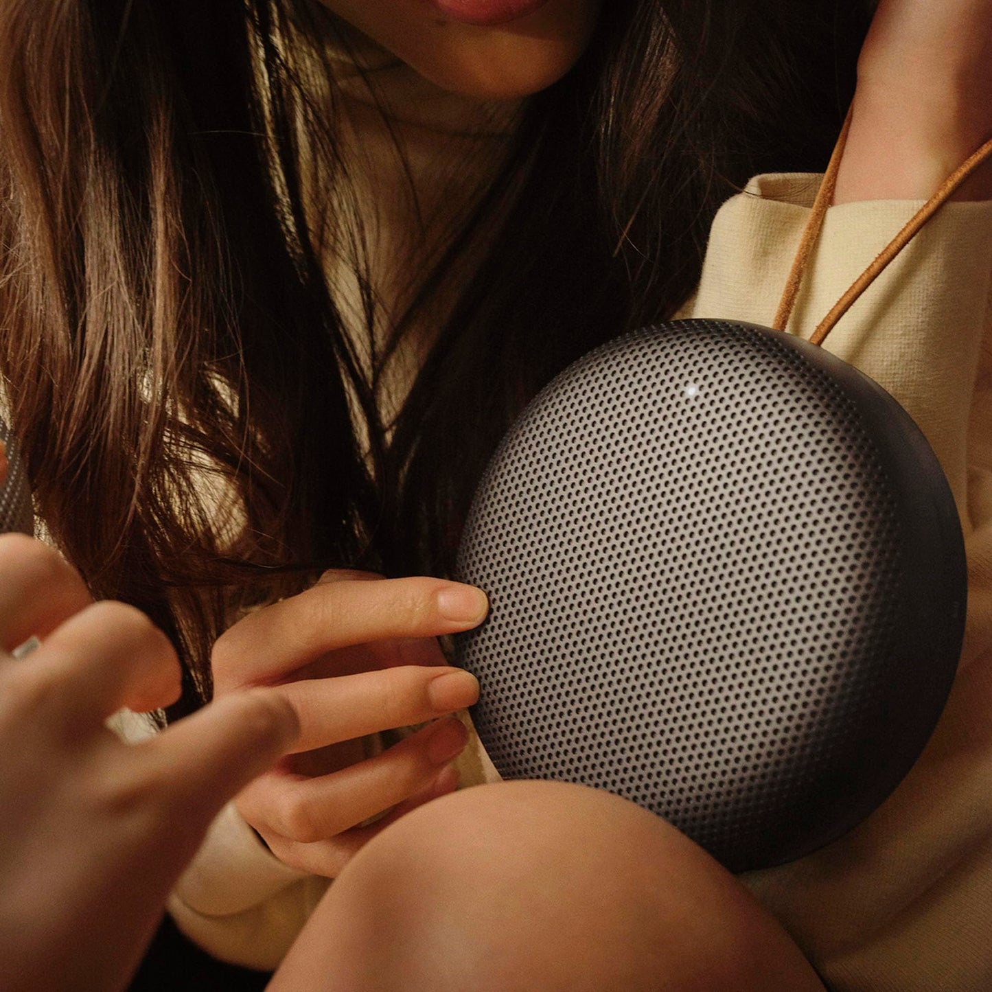 Bang & Olufsen Beosound A1 - Altavoz Bluetooth portátil de 2ª generación con Asistencia de Voz e integración Alexa