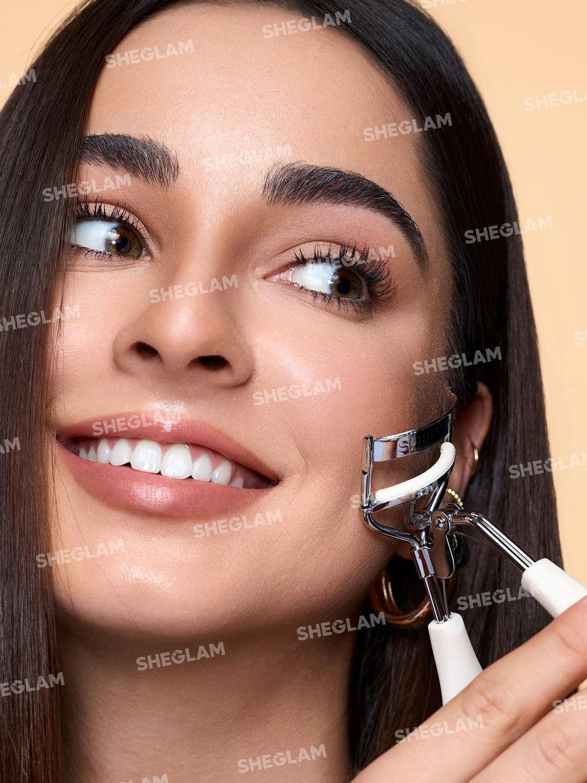 SHEGLAM Rizador de pestañas Made For Me, rizador de pestañas de acero inoxidable, rizo natural de larga duración, diseño ergonómico, se adapta a todas las formas de ojos.