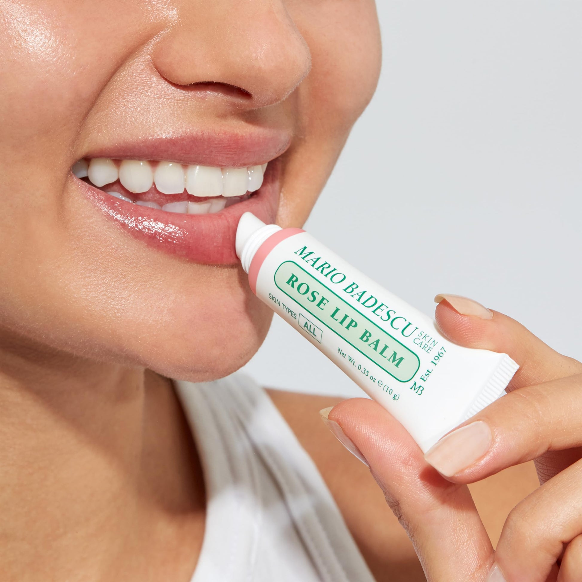 Mario Badescu Bálsamo labial hidratante de rosa para labios secos y agrietados, infundido con aceite de coco y manteca de karité, cuidado ultra nutritivo para una sensación suave, tersa y flexible, 10 gr