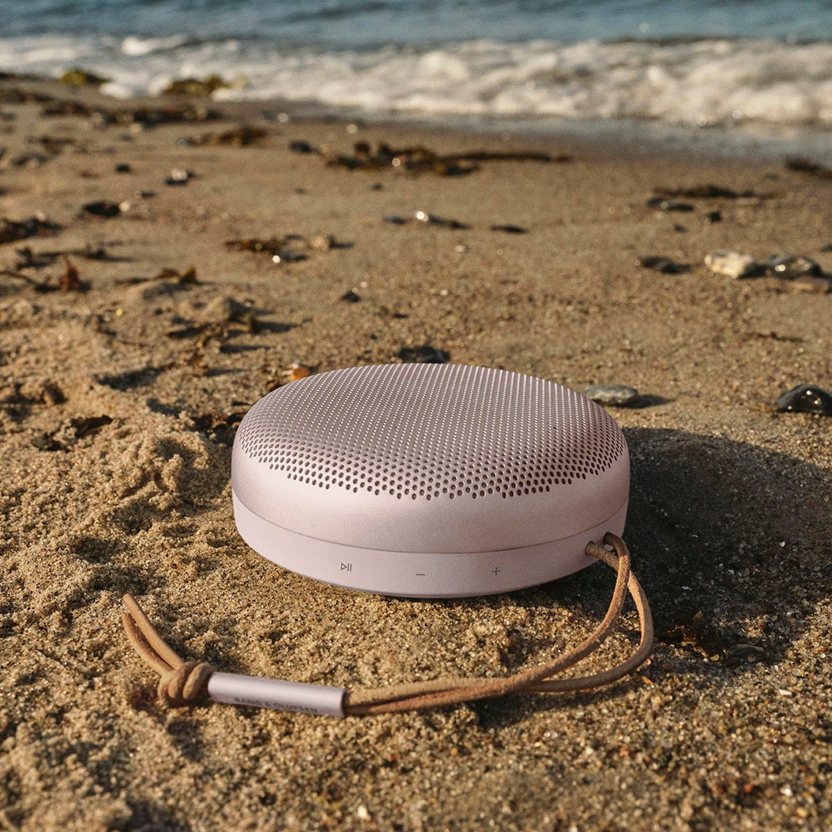 Altavoz Bluetooth Inalámbrico Portátil Bang & Olufsen Rosa Impermeable con Micrófono