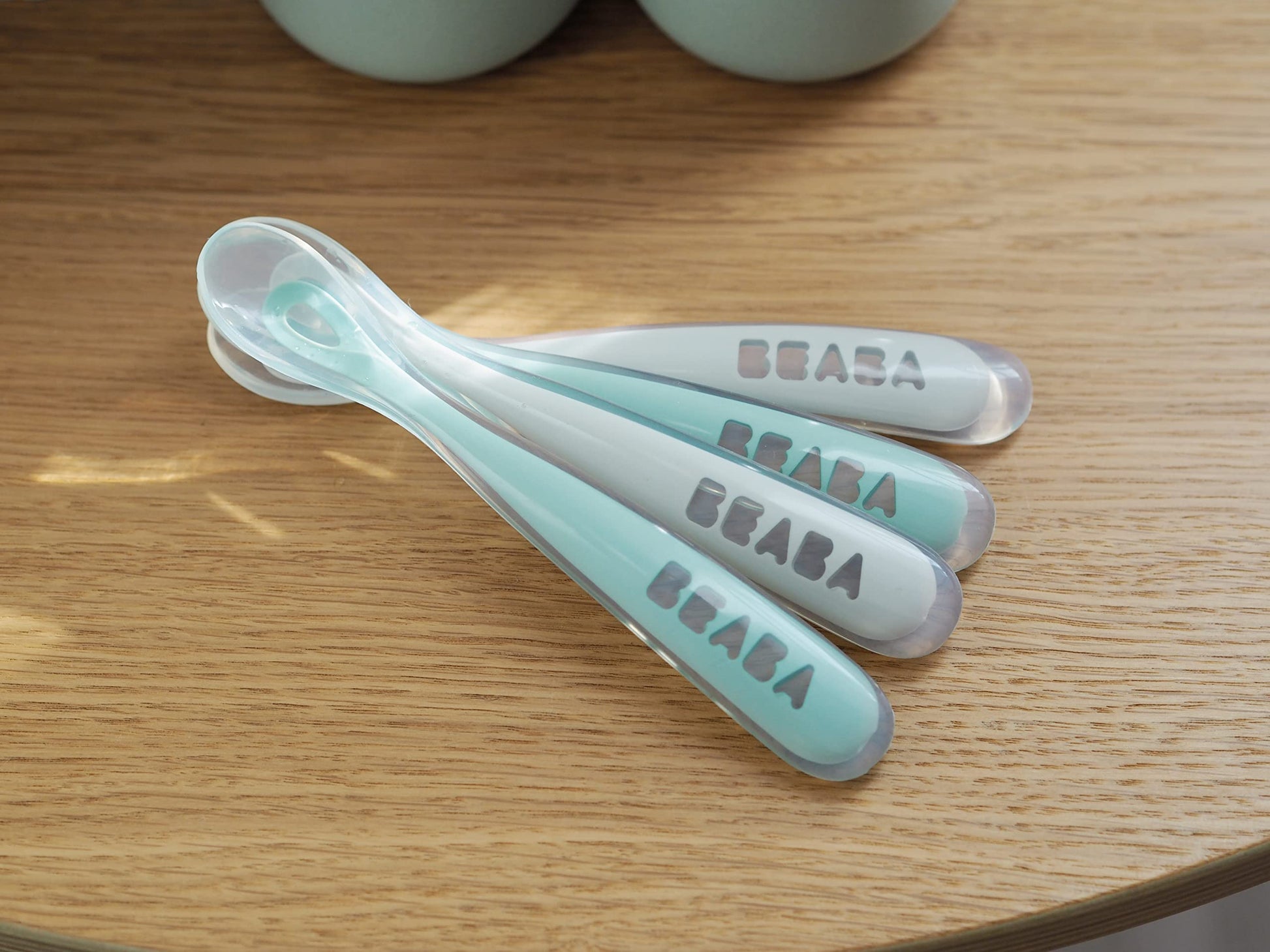 BEABA Juego de cucharas de alimentación para bebés de primera etapa, las cucharas de silicona de punta suave originales para bebés, sin ftalato de plomo BPA y sin plástico, gran juego de regalo (paquete de 4), salvia