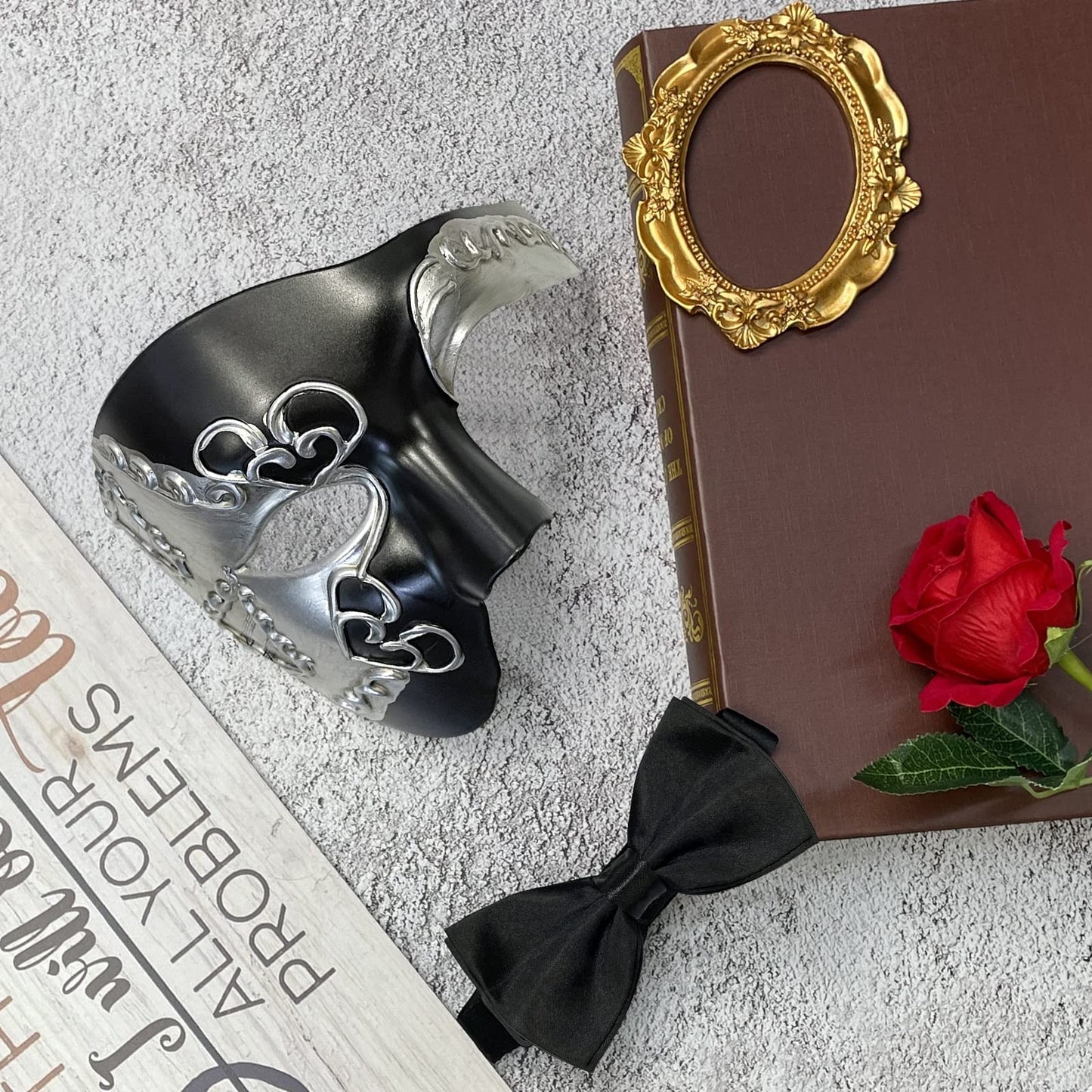 HyperFun Máscara de máscaras para hombre, fantasma de la ópera, máscara de media cara con corbatín, máscaras venecianas clásico para fiestas de disfraces/temáticas (oreja negra)