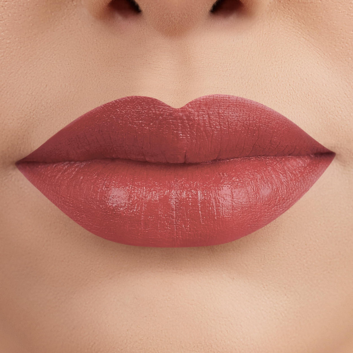 GOC | Color Butter | Labial | Make up | En barra ultra suave con acabado semi-matte | Textura suave | Pigmentos orgánicos | Luce unos labios irresistibles | Color Macchiato | 5 g | Modelo GLCB19